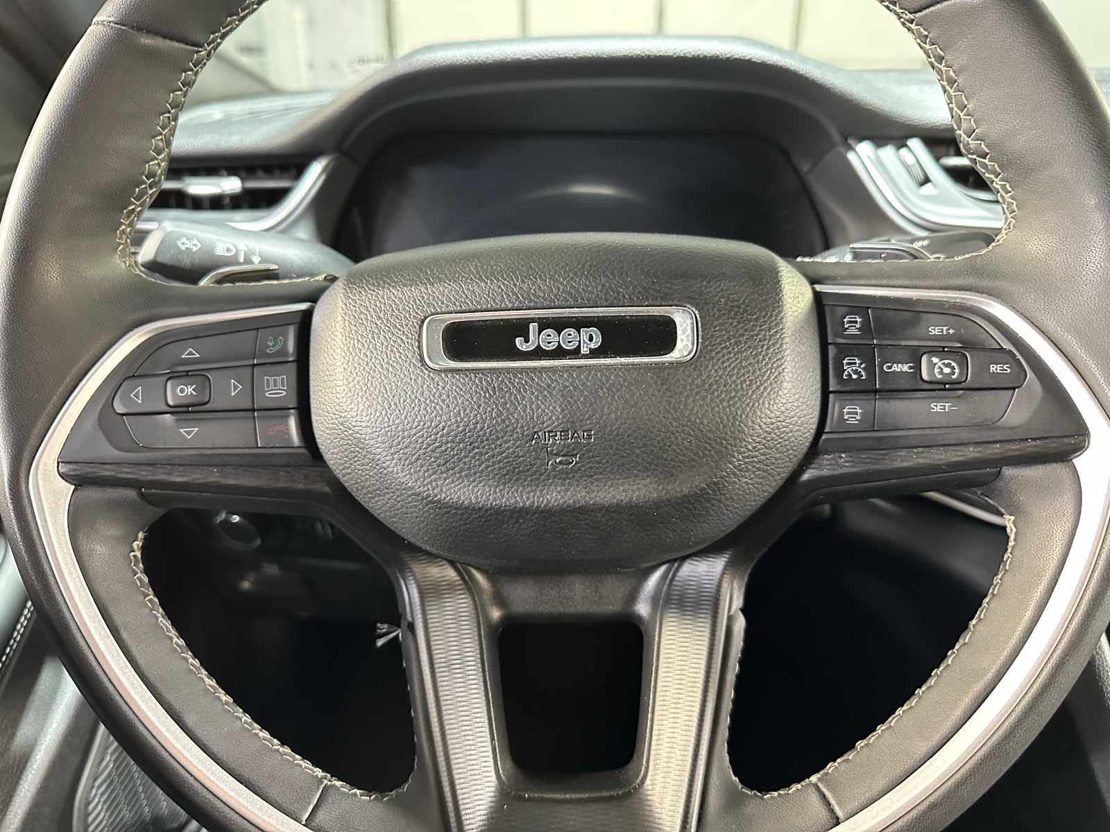 Thumbnail: 2023 Jeep Grand Cherokee - 4