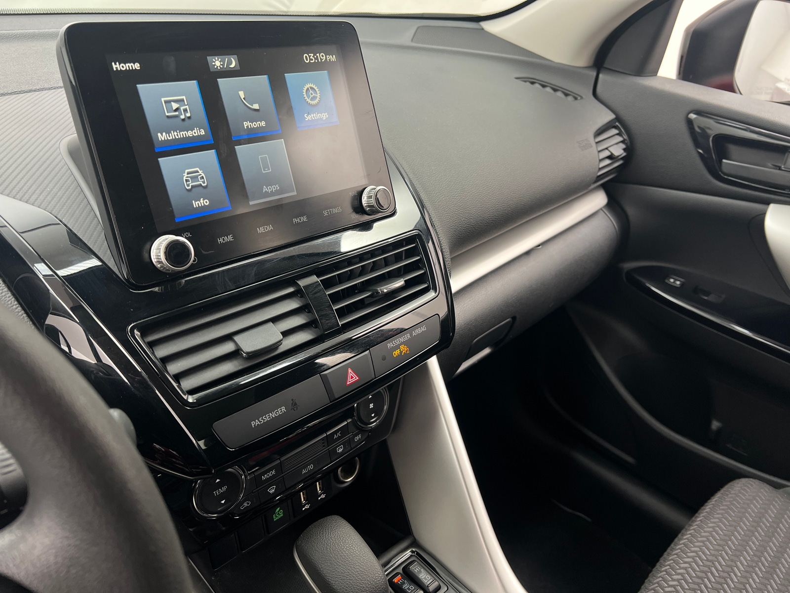 Thumbnail: 2024 Mitsubishi Eclipse Cross - 4