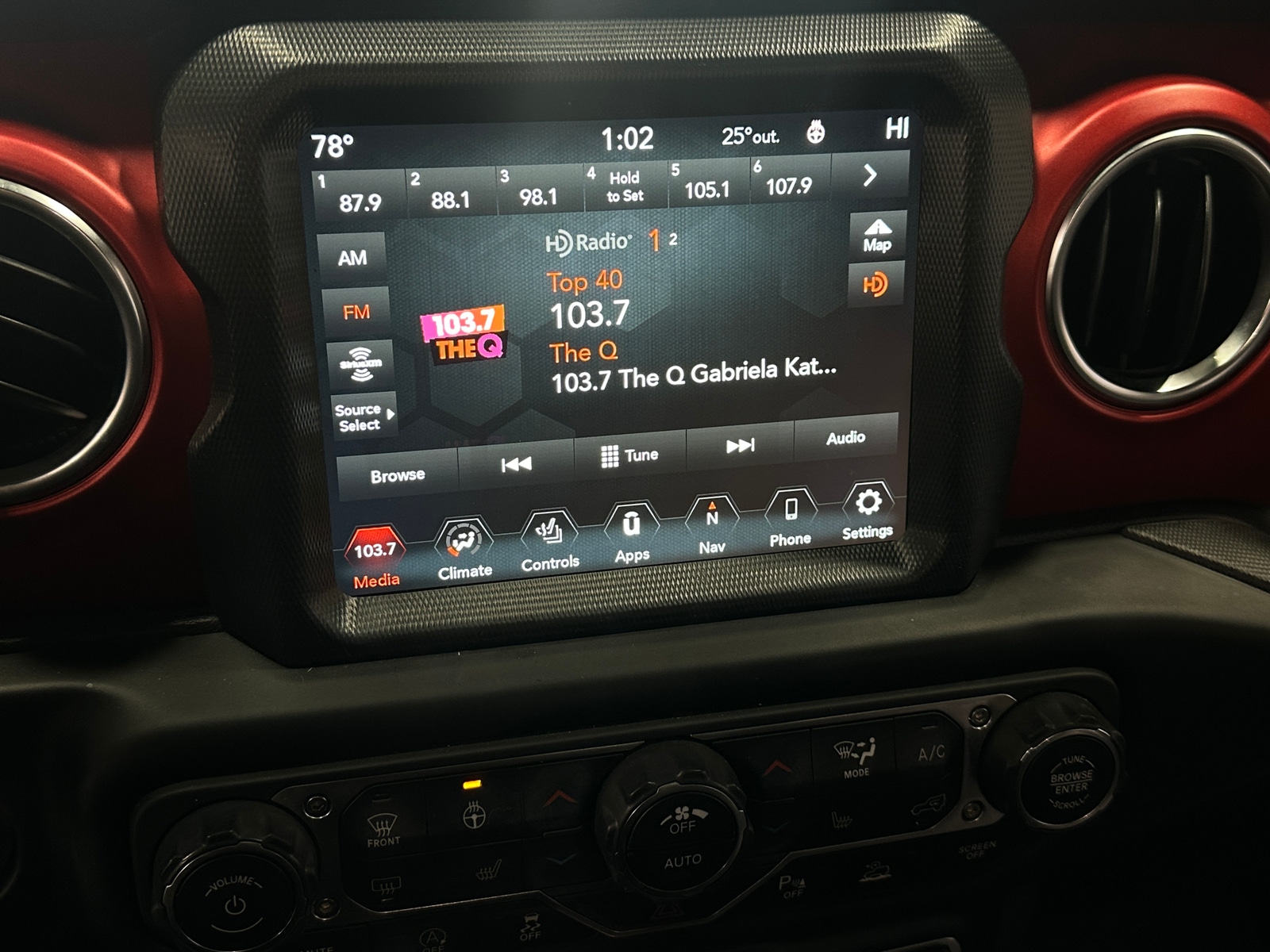 Thumbnail: 2021 Jeep Gladiator - 3