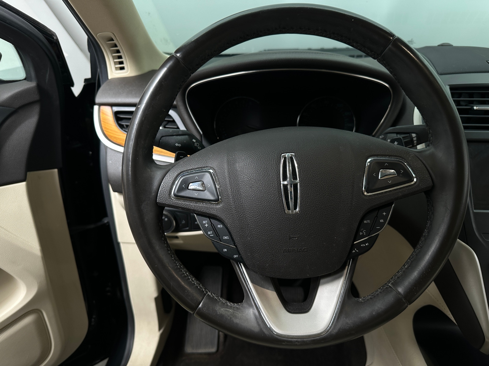 Thumbnail: 2016 Lincoln MKC - 4