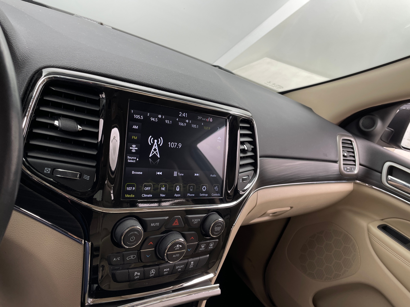 Thumbnail: 2021 Jeep Grand Cherokee - 3