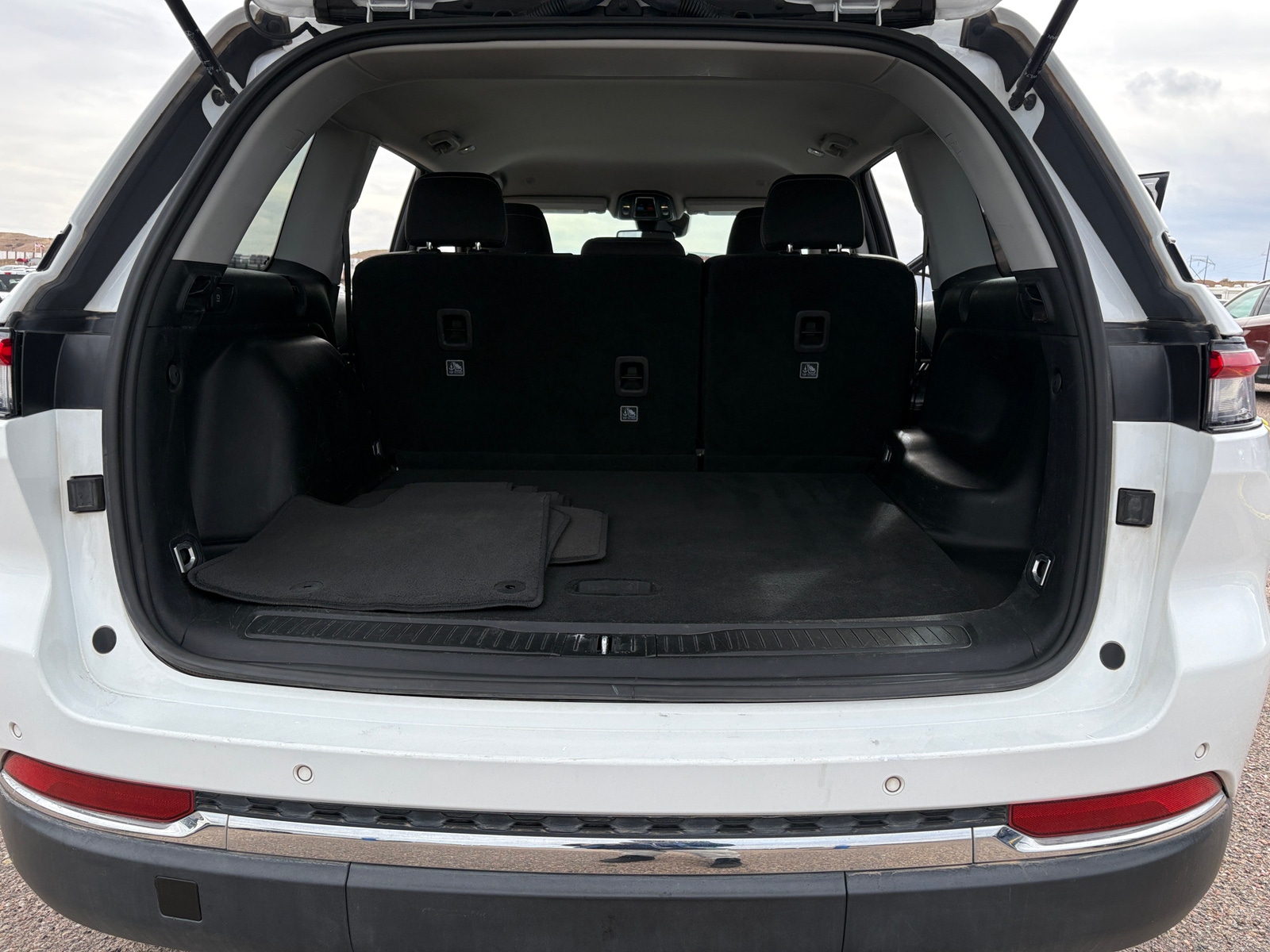 Thumbnail: 2023 Jeep Grand Cherokee - 7