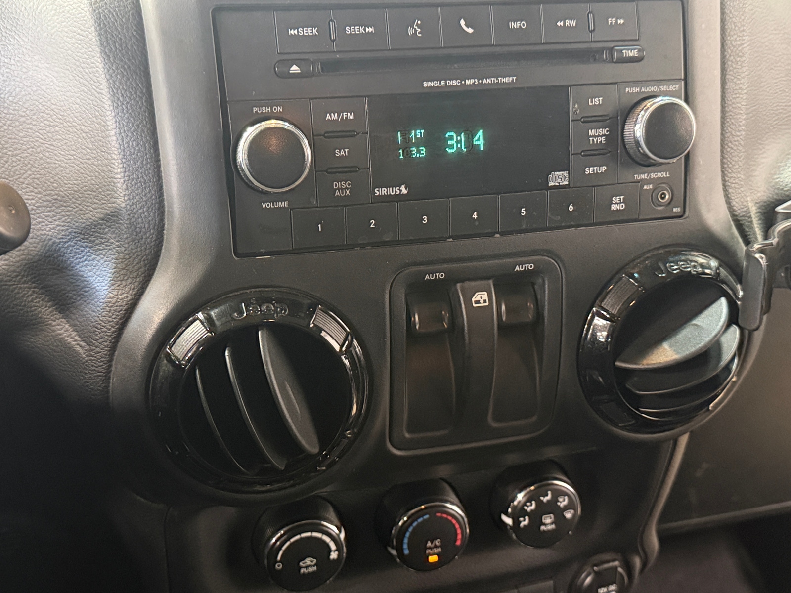 Thumbnail: 2017 Jeep Wrangler - 3