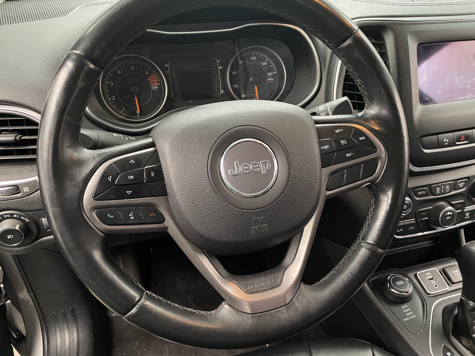 Thumbnail: 2019 Jeep Cherokee - 4