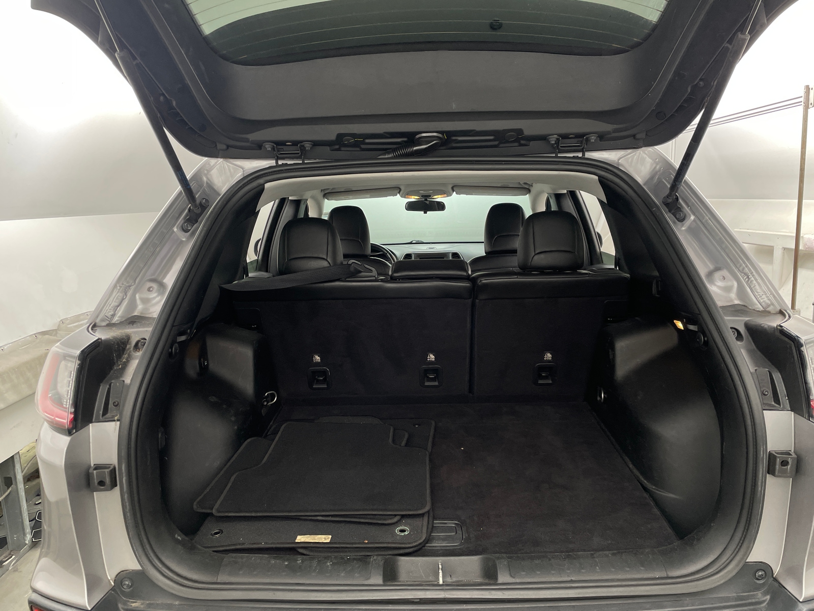 Thumbnail: 2019 Jeep Cherokee - 6