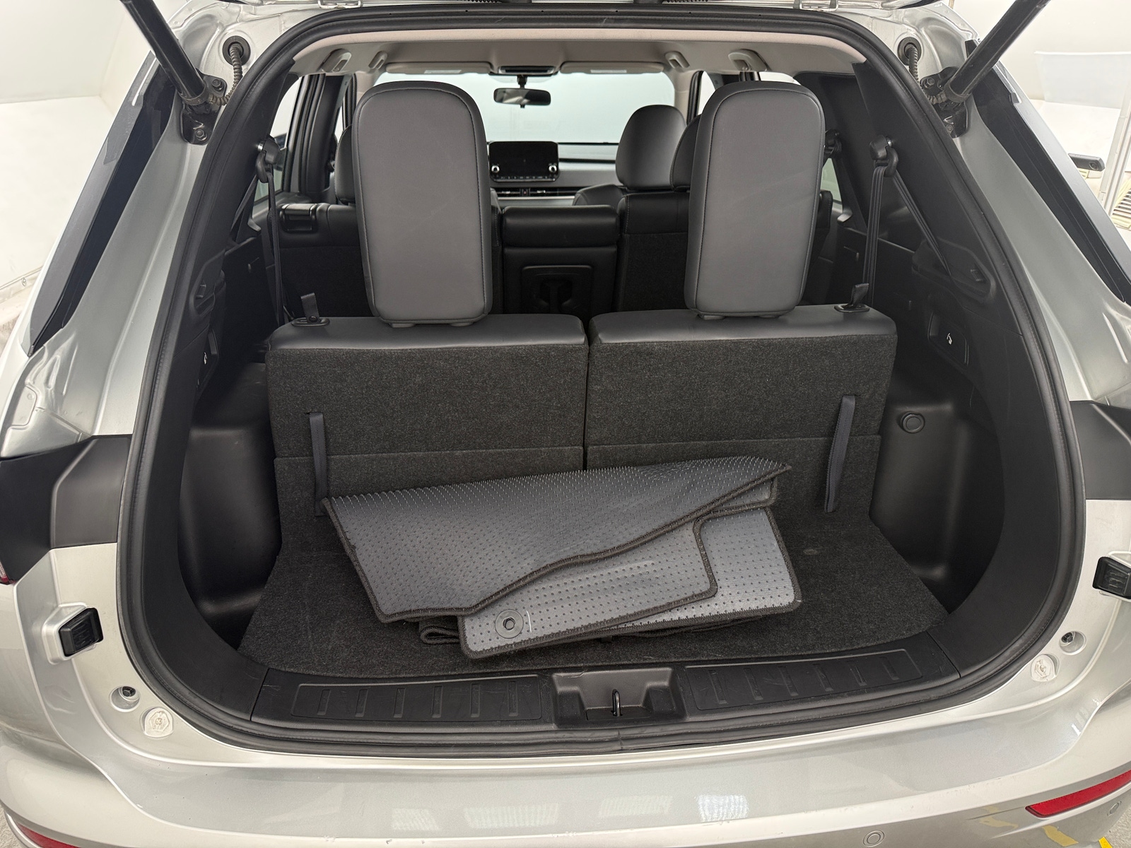 Thumbnail: 2024 Mitsubishi Outlander - 6