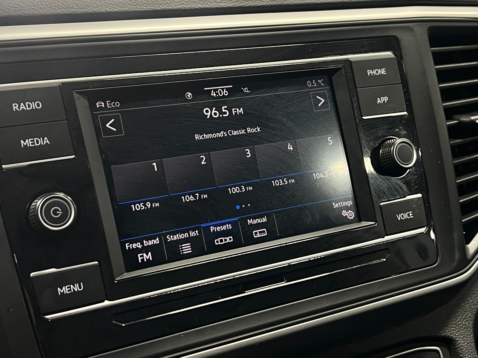 Thumbnail: 2022 Volkswagen Atlas - 3