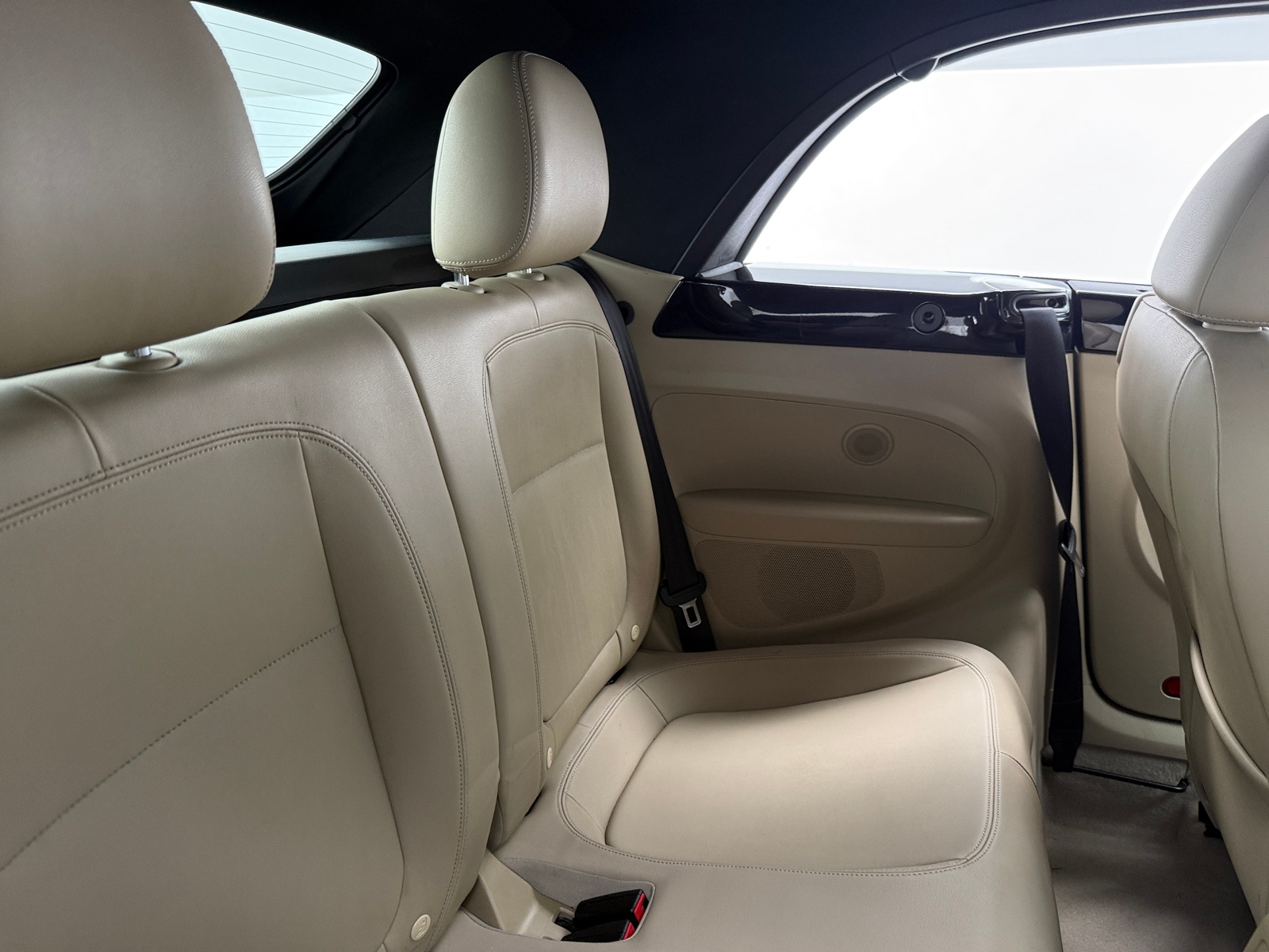 Thumbnail: 2014 Volkswagen Beetle - 5