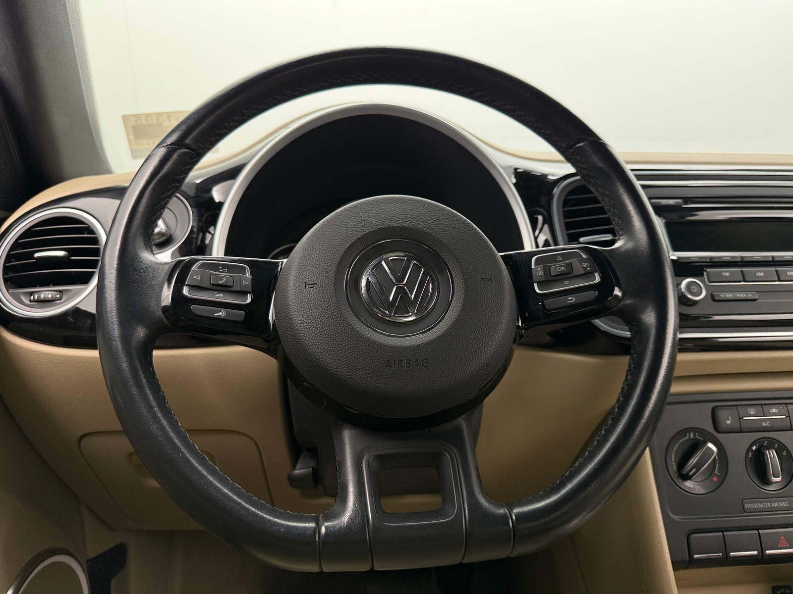 Thumbnail: 2014 Volkswagen Beetle - 4
