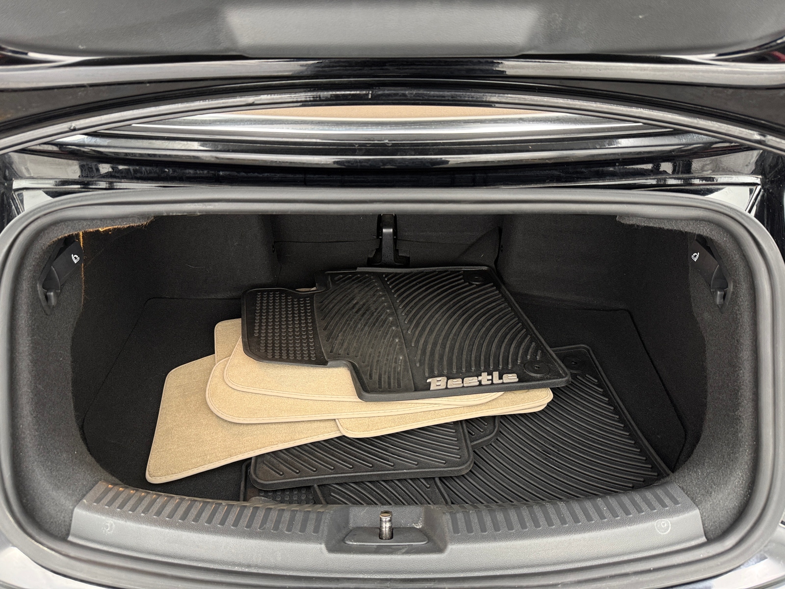 Thumbnail: 2014 Volkswagen Beetle - 6