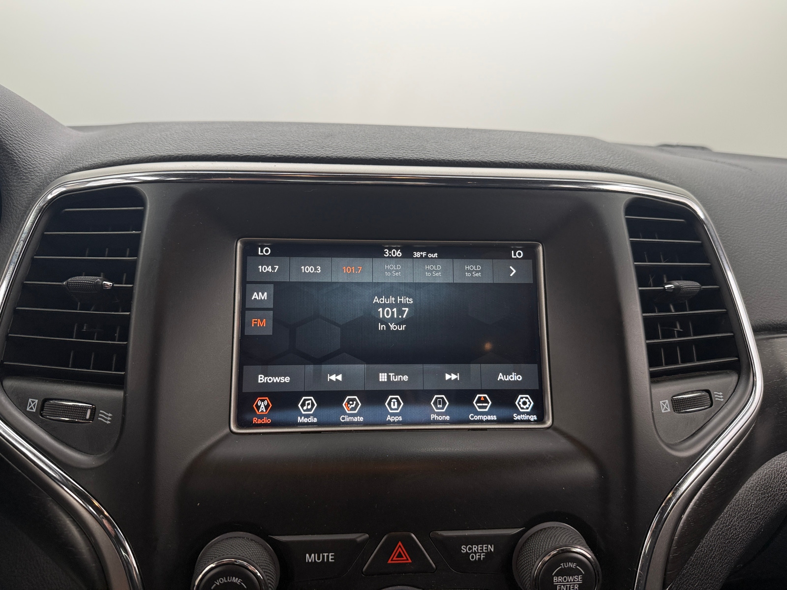 Thumbnail: 2018 Jeep Grand Cherokee - 4