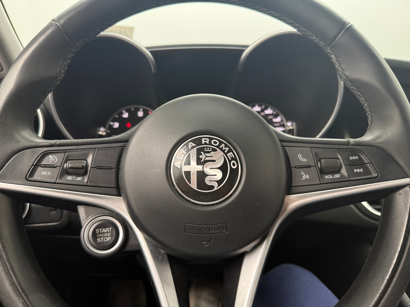 Thumbnail: 2017 Alfa Romeo Giulia - 4