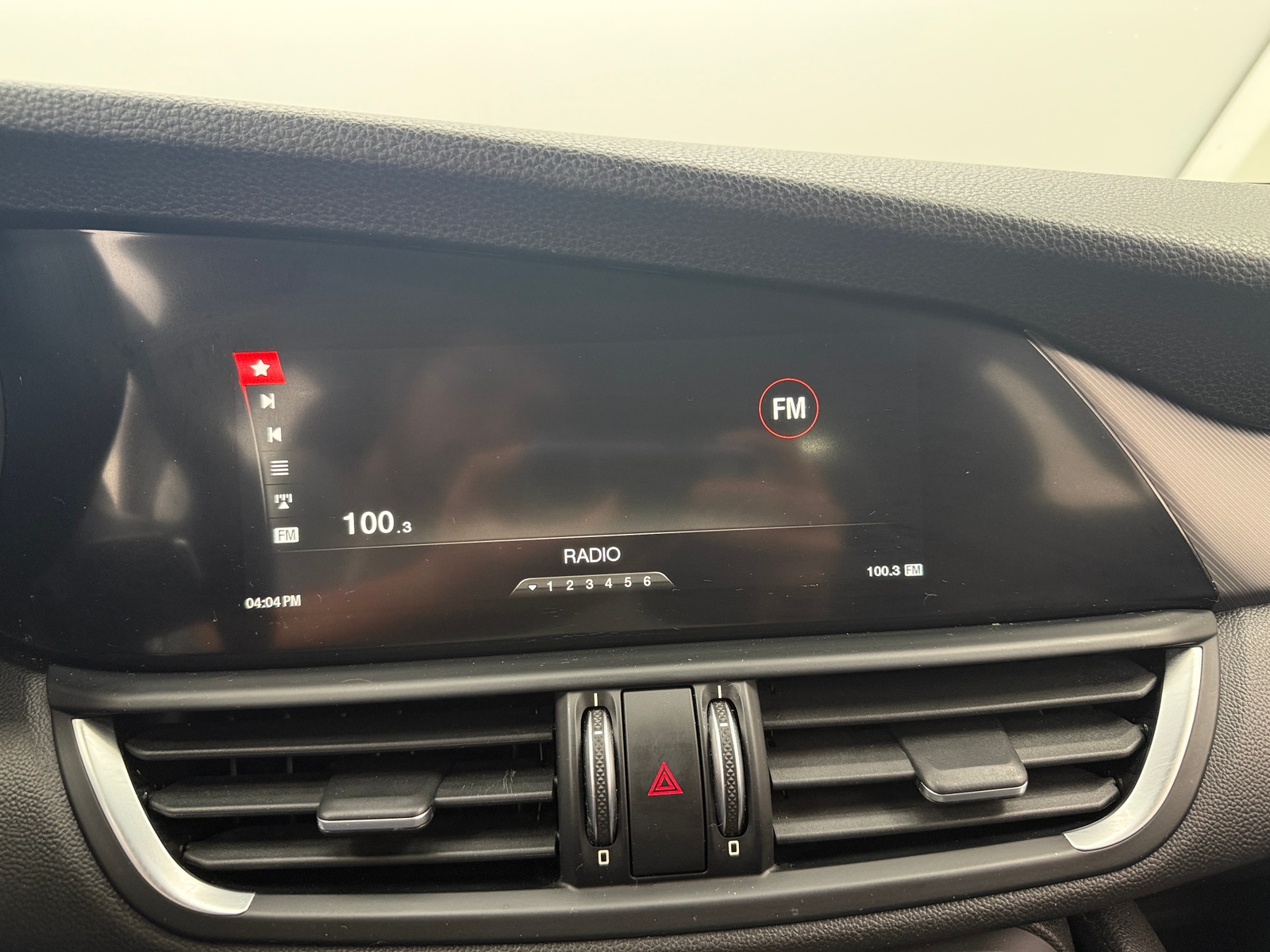 Thumbnail: 2017 Alfa Romeo Giulia - 3