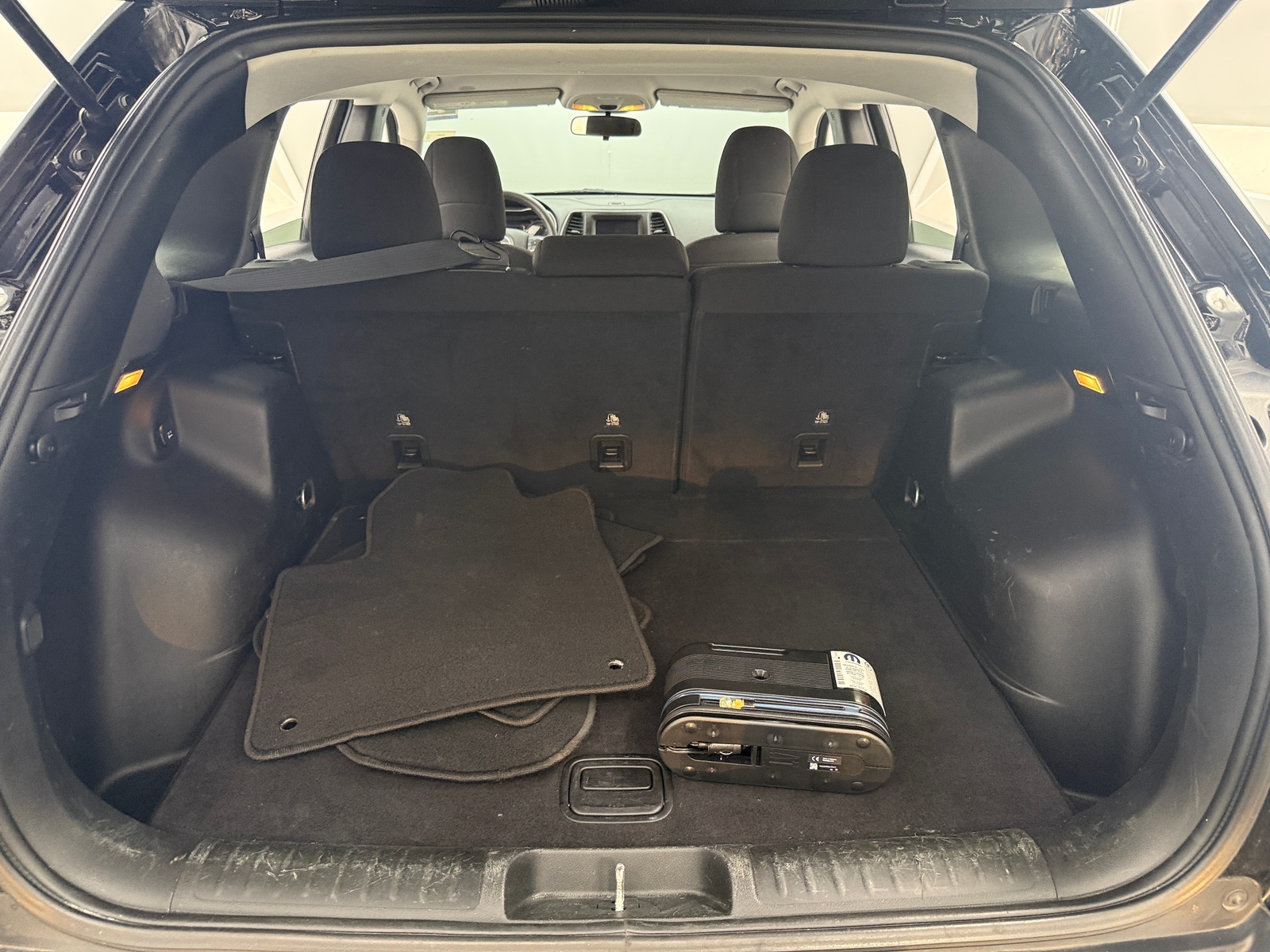 Thumbnail: 2019 Jeep Cherokee - 7