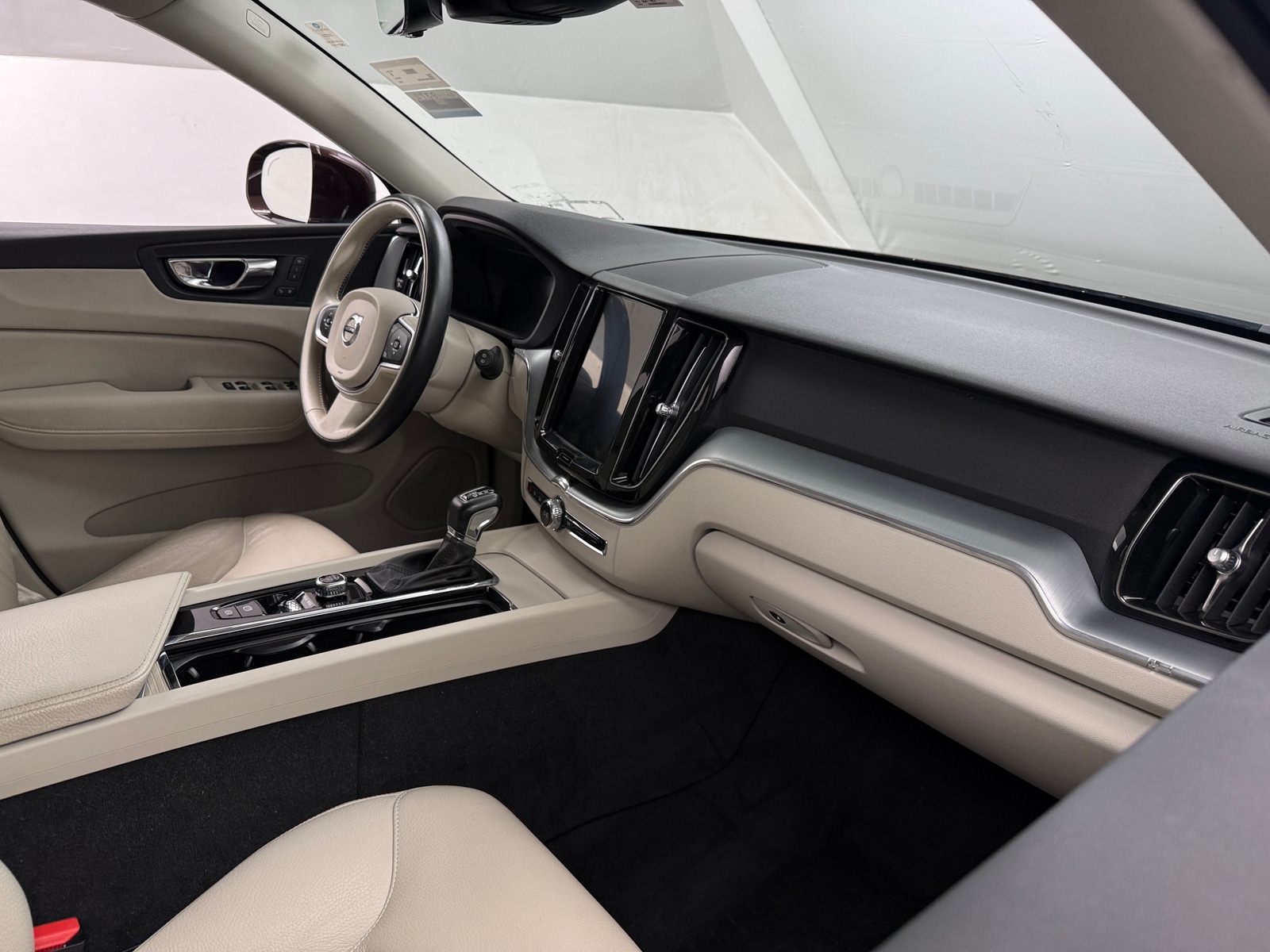 Thumbnail: 2018 Volvo XC60 - 2