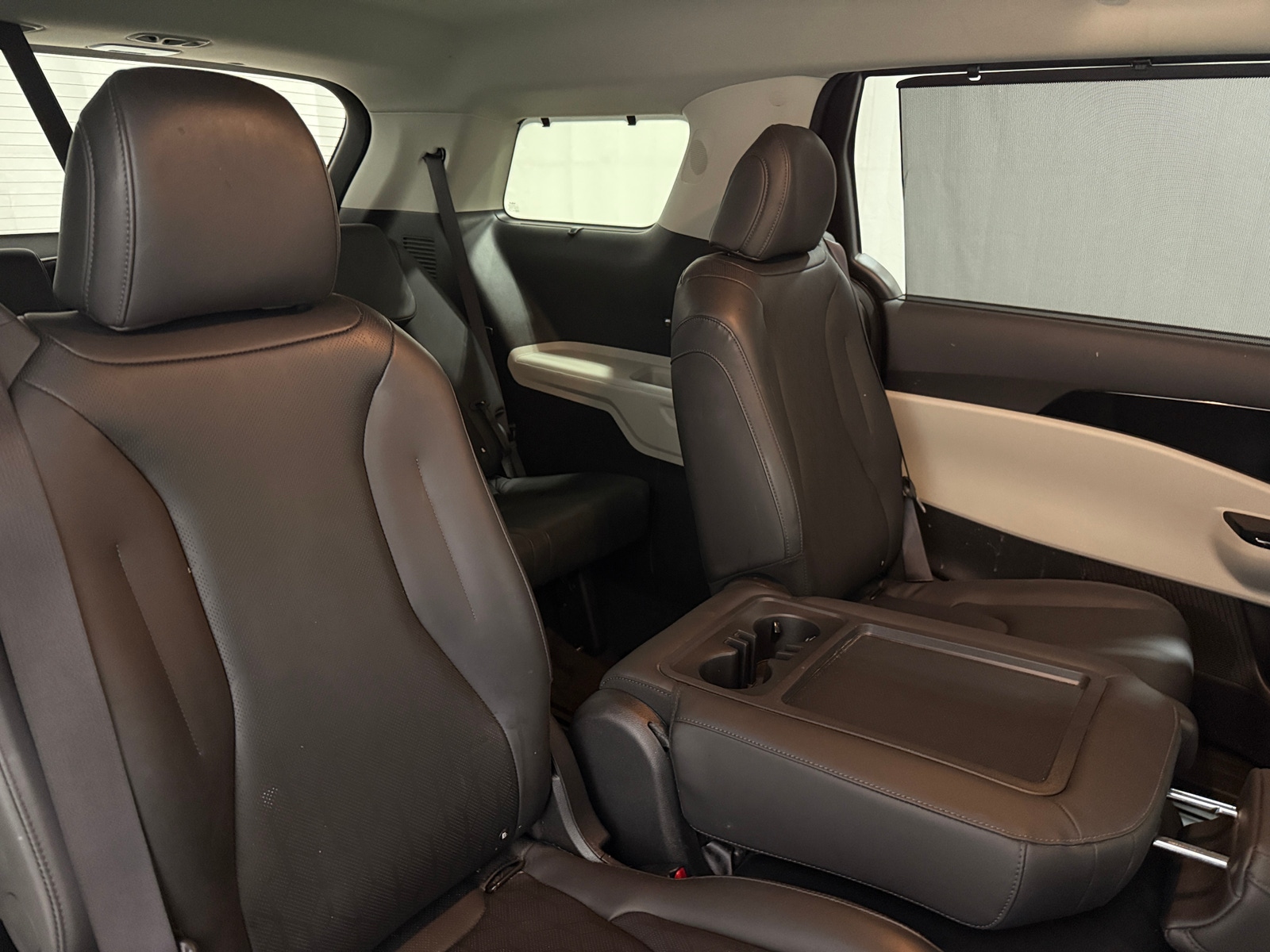 Thumbnail: 2023 Kia Carnival - 5