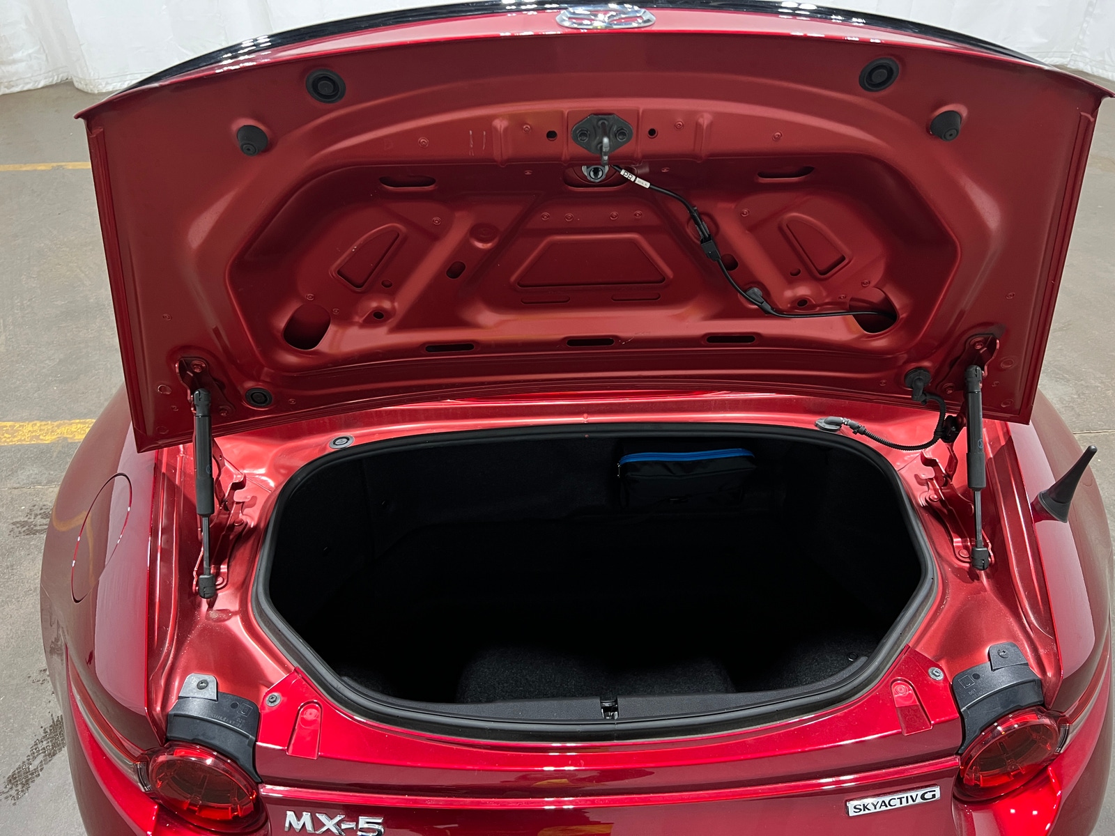 Thumbnail: 2021 Mazda MX-5 Miata - 6