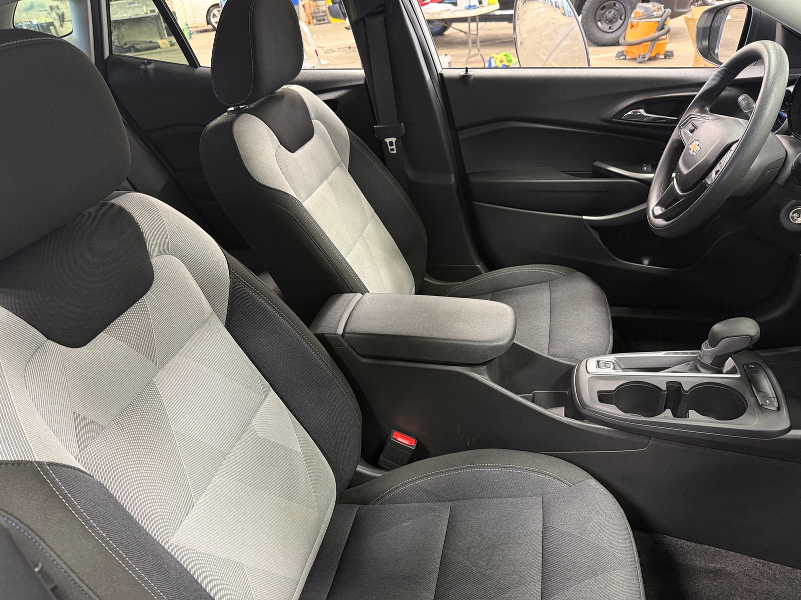 Thumbnail: 2025 Chevrolet Trax - 2