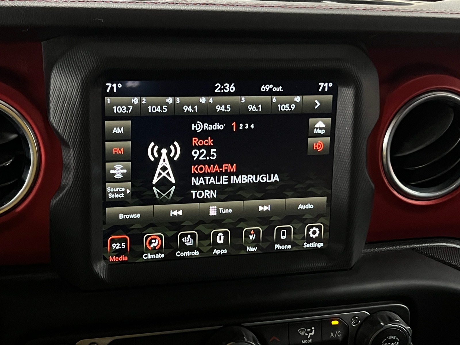 Thumbnail: 2020 Jeep Gladiator - 3