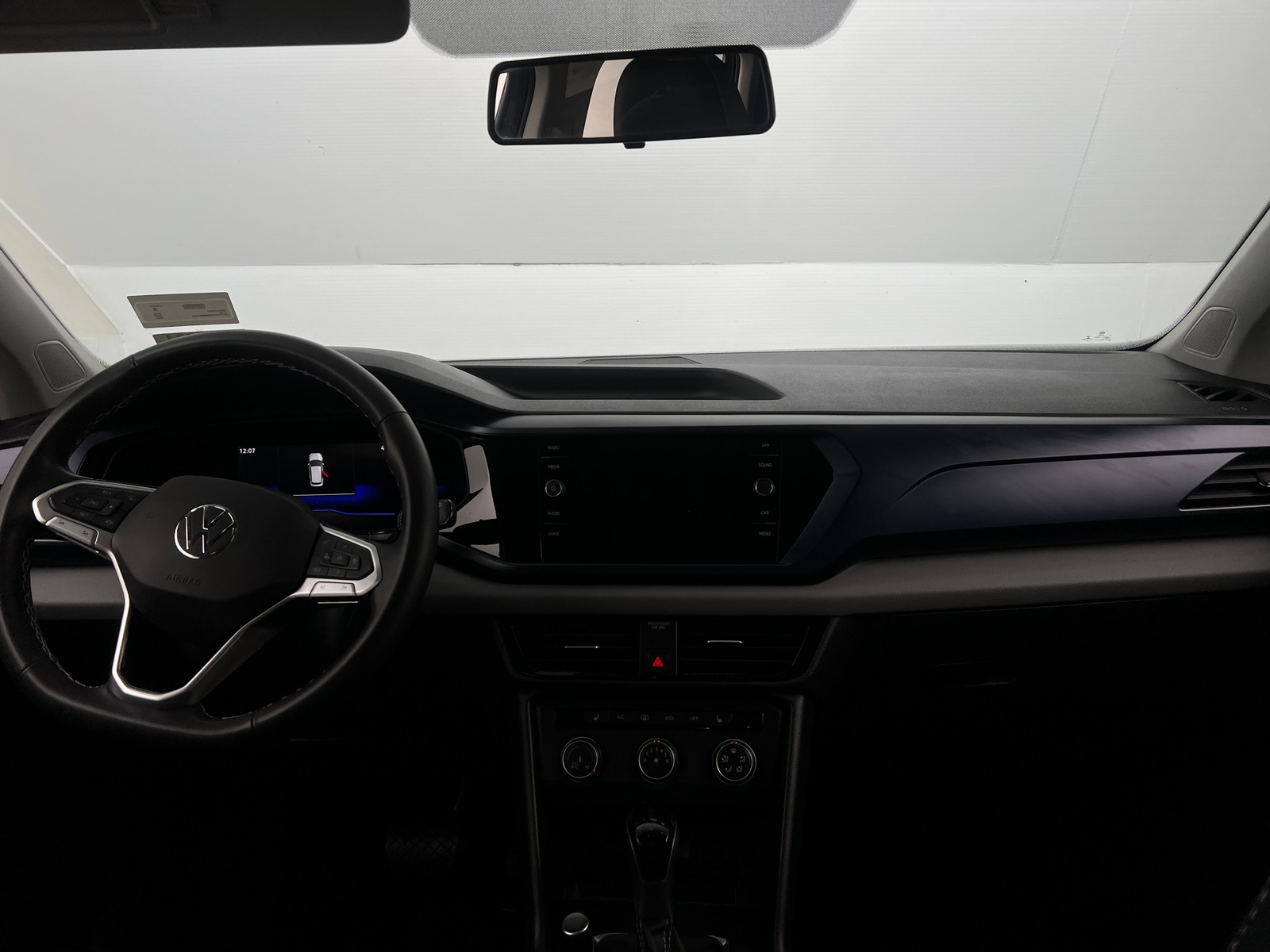 Thumbnail: 2022 Volkswagen Taos - 2