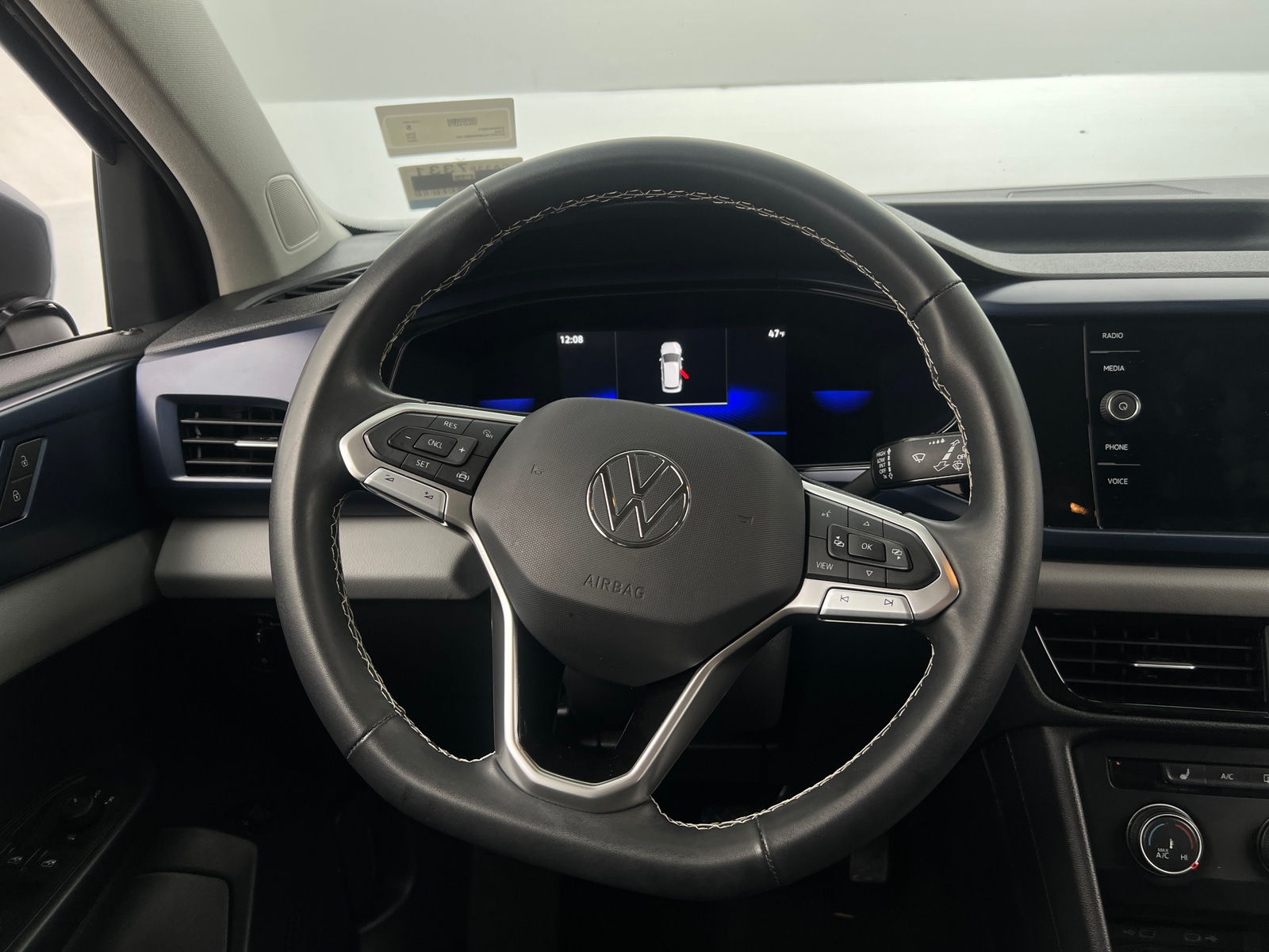 Thumbnail: 2022 Volkswagen Taos - 4