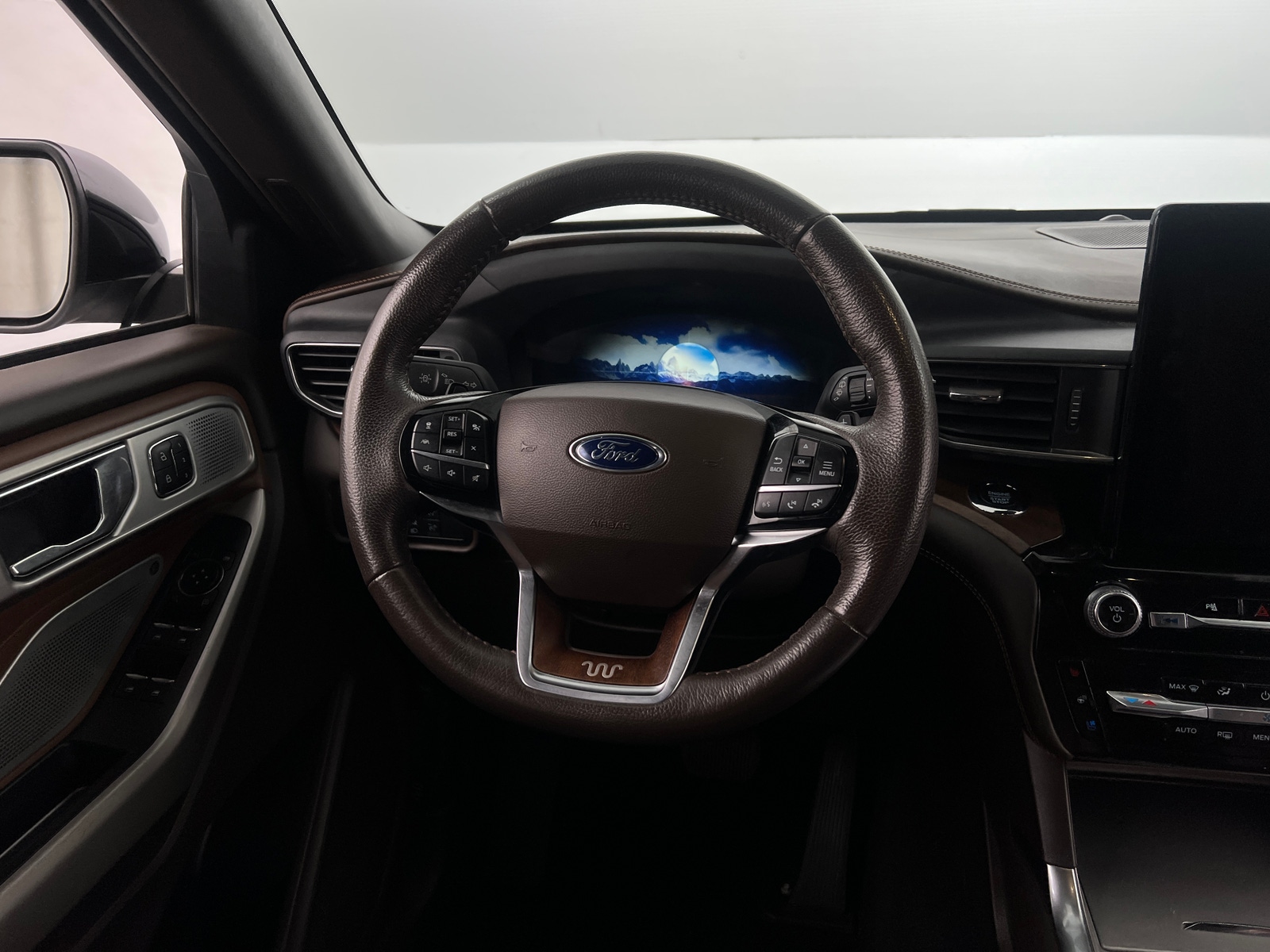 Thumbnail: 2021 Ford Explorer - 4