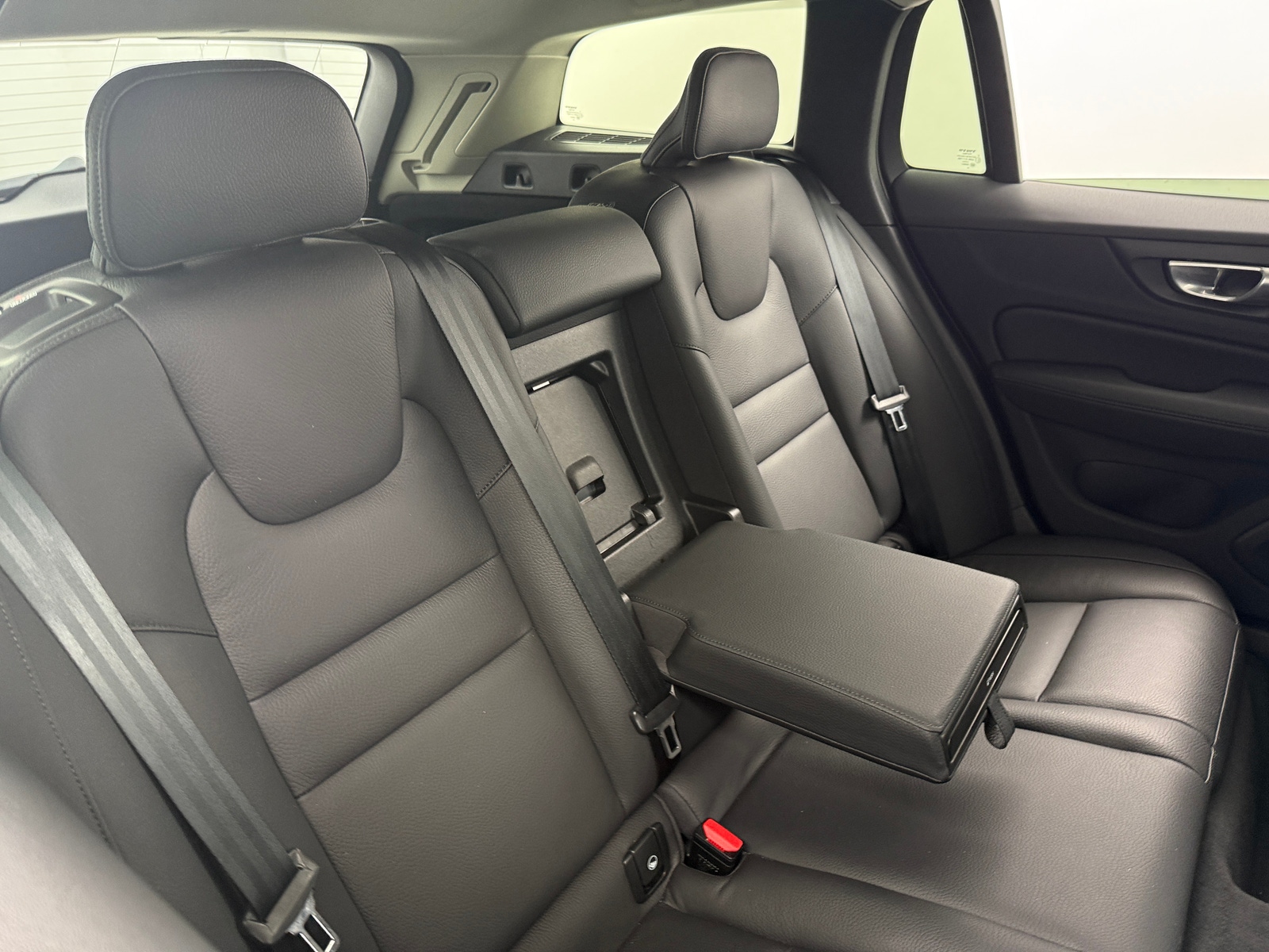 Thumbnail: 2025 Volvo V60 - 5