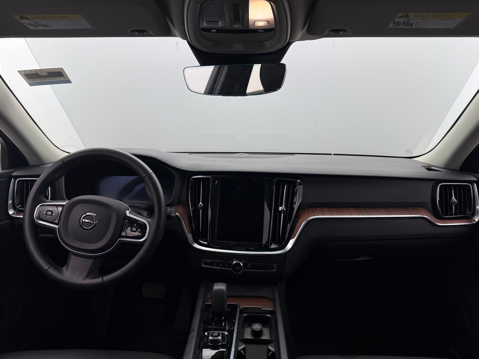 Thumbnail: 2025 Volvo V60 - 2
