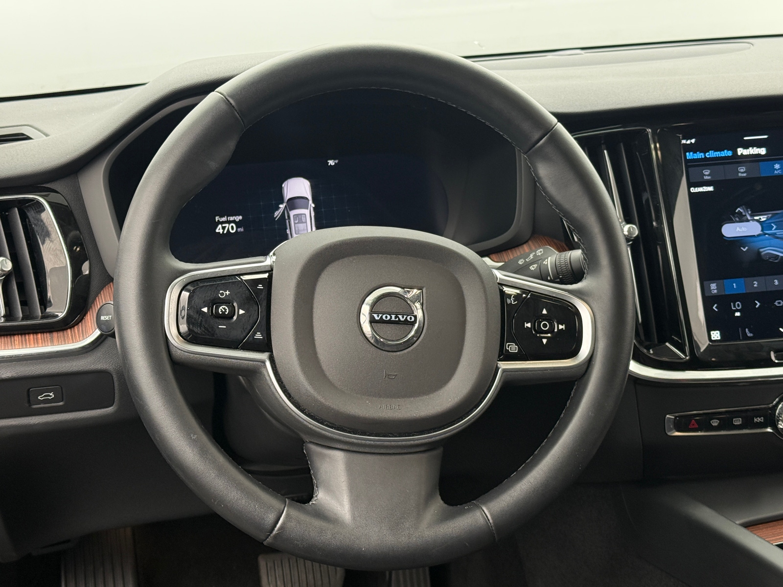 Thumbnail: 2025 Volvo V60 - 4