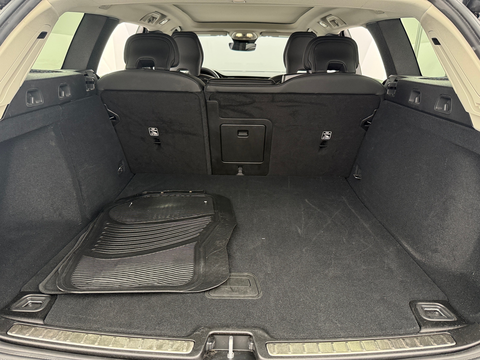 Thumbnail: 2025 Volvo V60 - 6