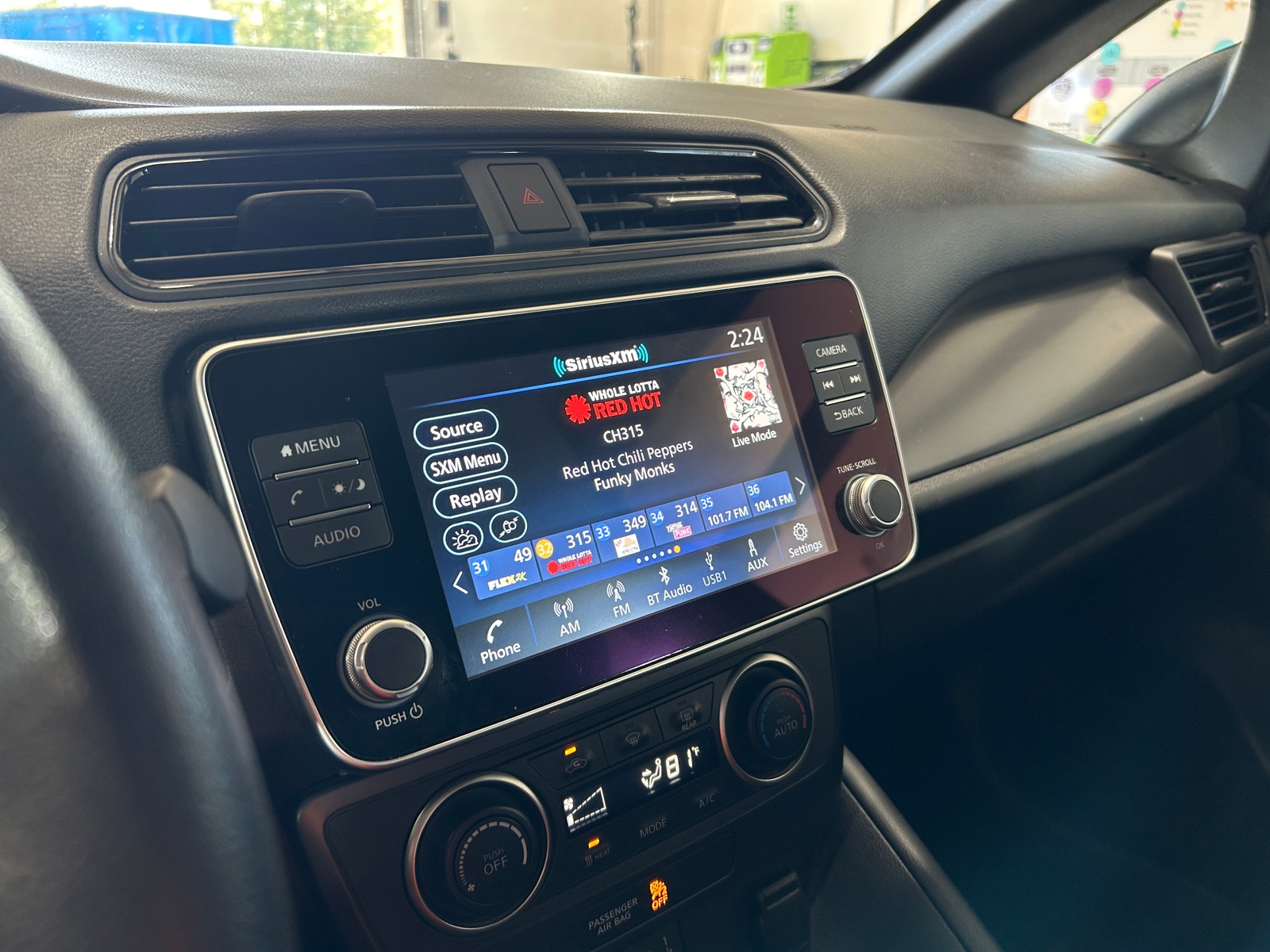 Thumbnail: 2023 Nissan Leaf - 4