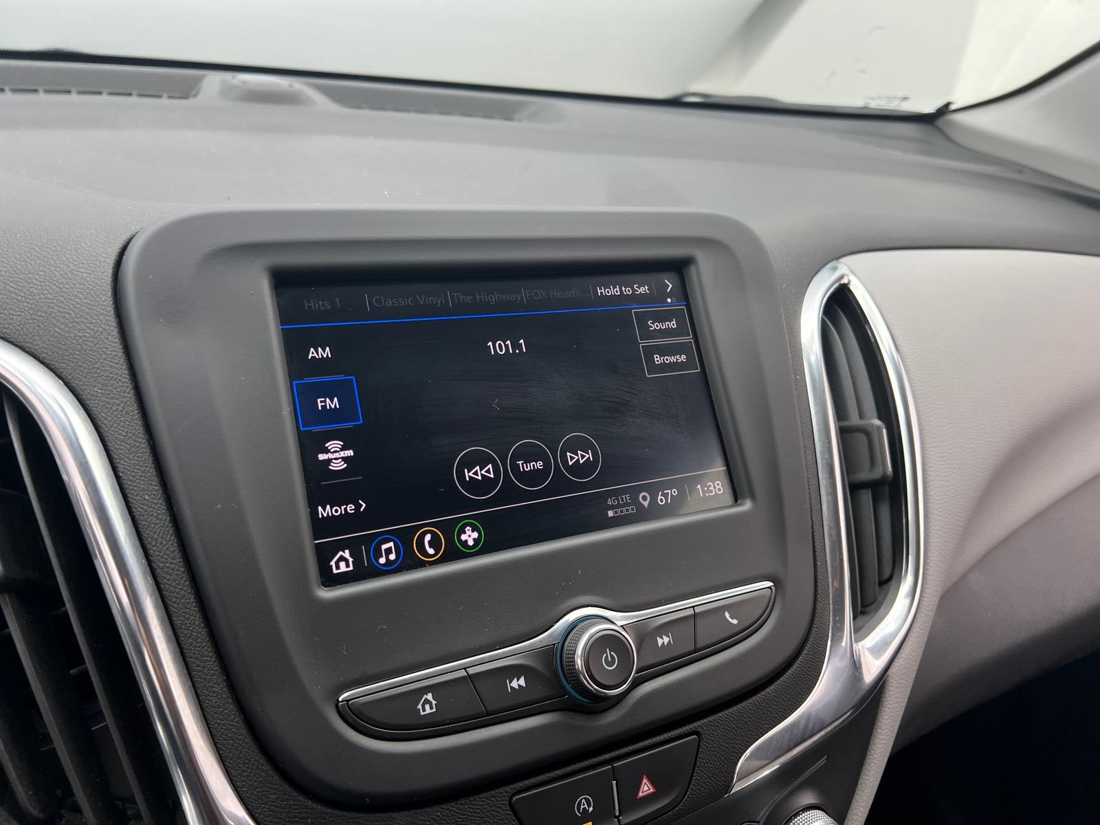 Thumbnail: 2023 Chevrolet Equinox - 4