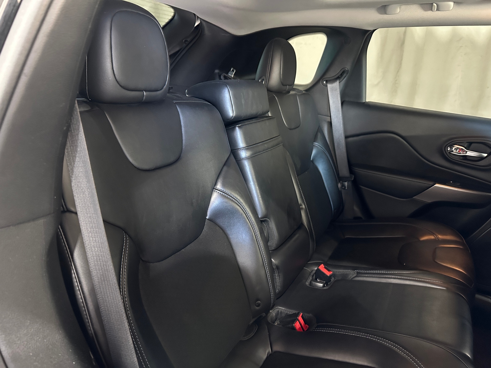 Thumbnail: 2019 Jeep Cherokee - 6