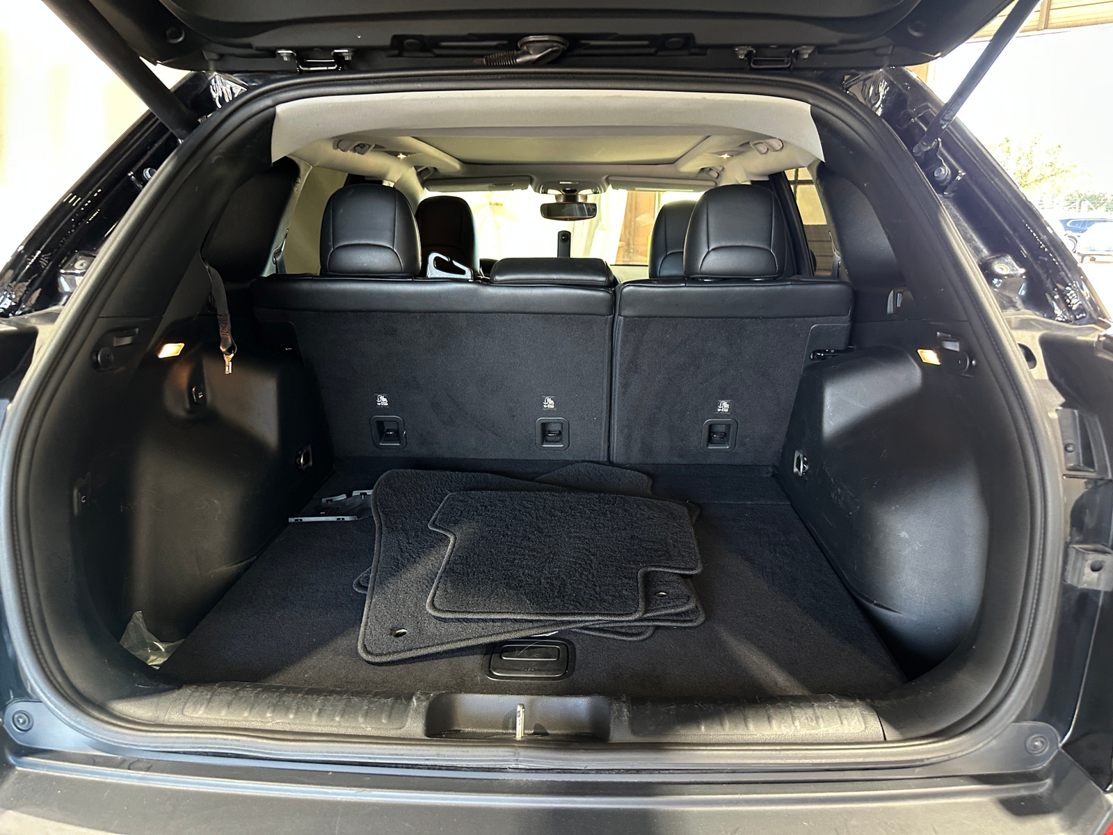 Thumbnail: 2019 Jeep Cherokee - 7