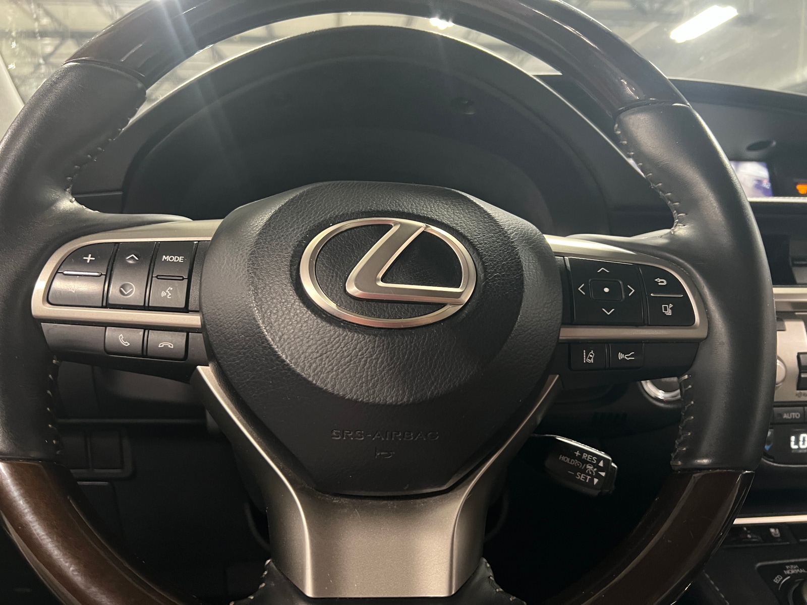 Thumbnail: 2017 Lexus ES - 4