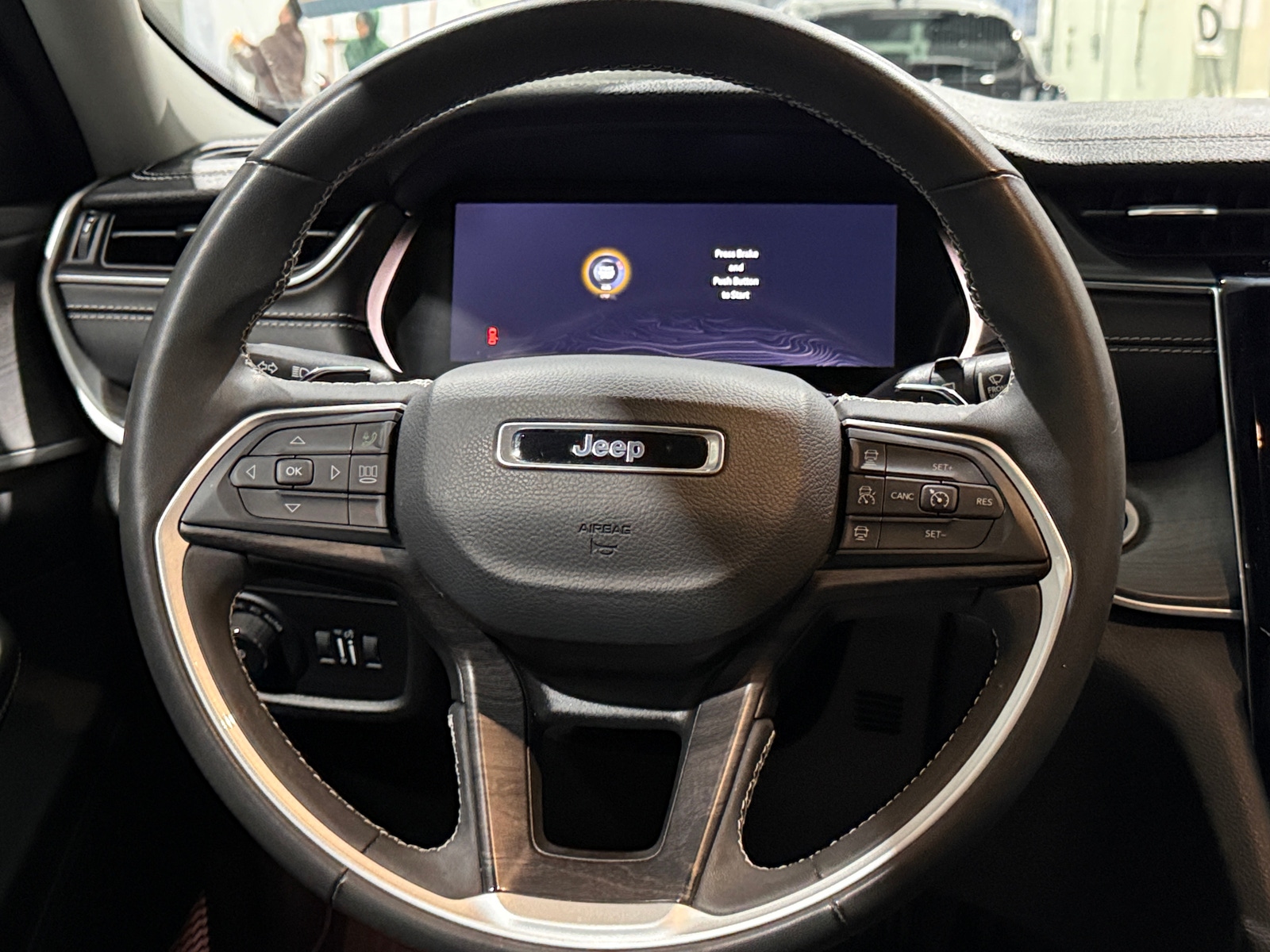 Thumbnail: 2023 Jeep Grand Cherokee L - 4