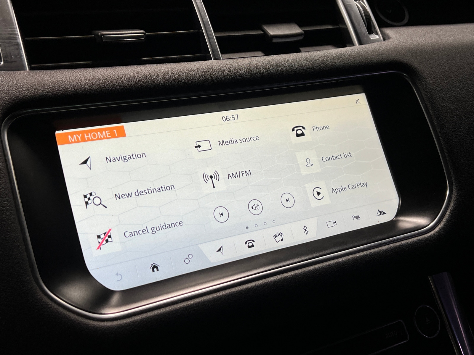 Thumbnail: 2017 Land Rover Range Rover Sport - 3