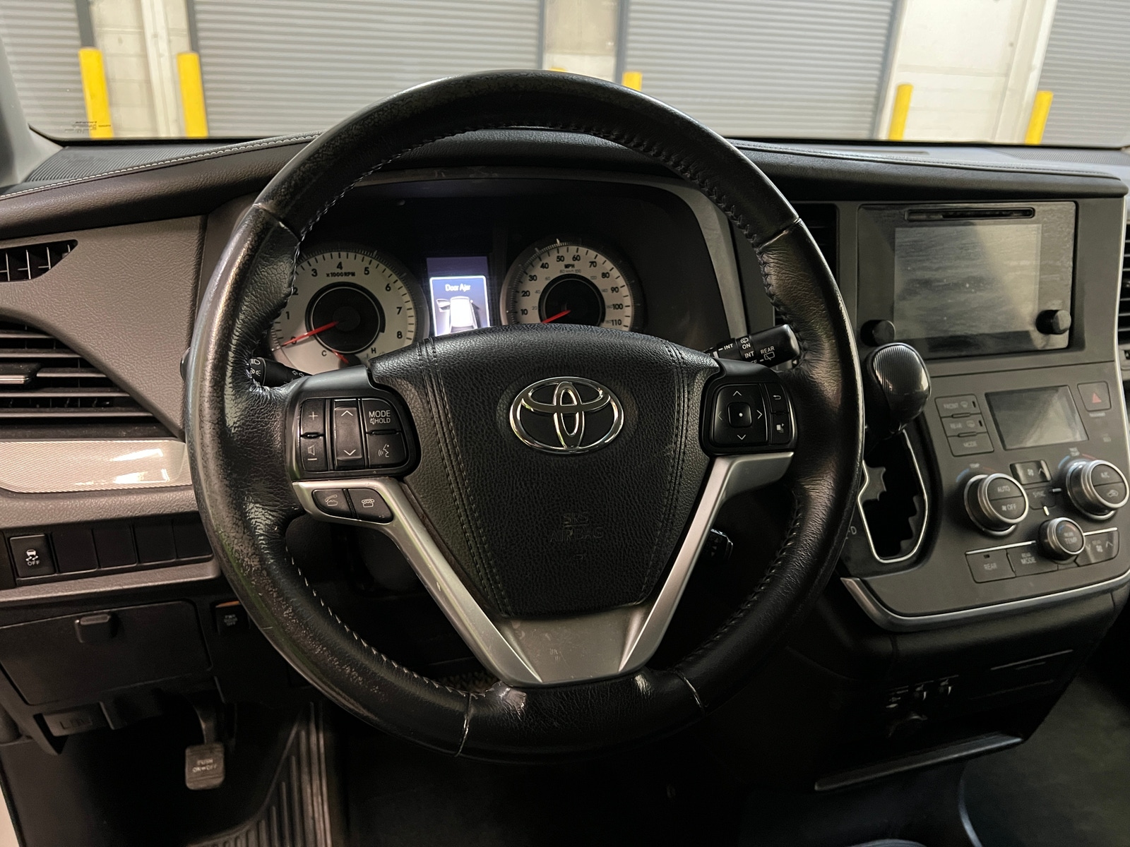 Thumbnail: 2015 Toyota Sienna - 4