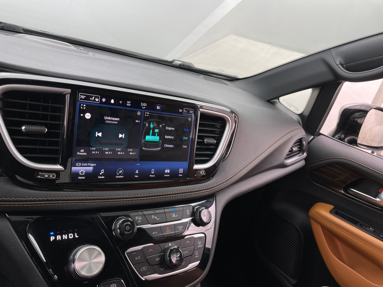 Thumbnail: 2023 Chrysler Pacifica - 4