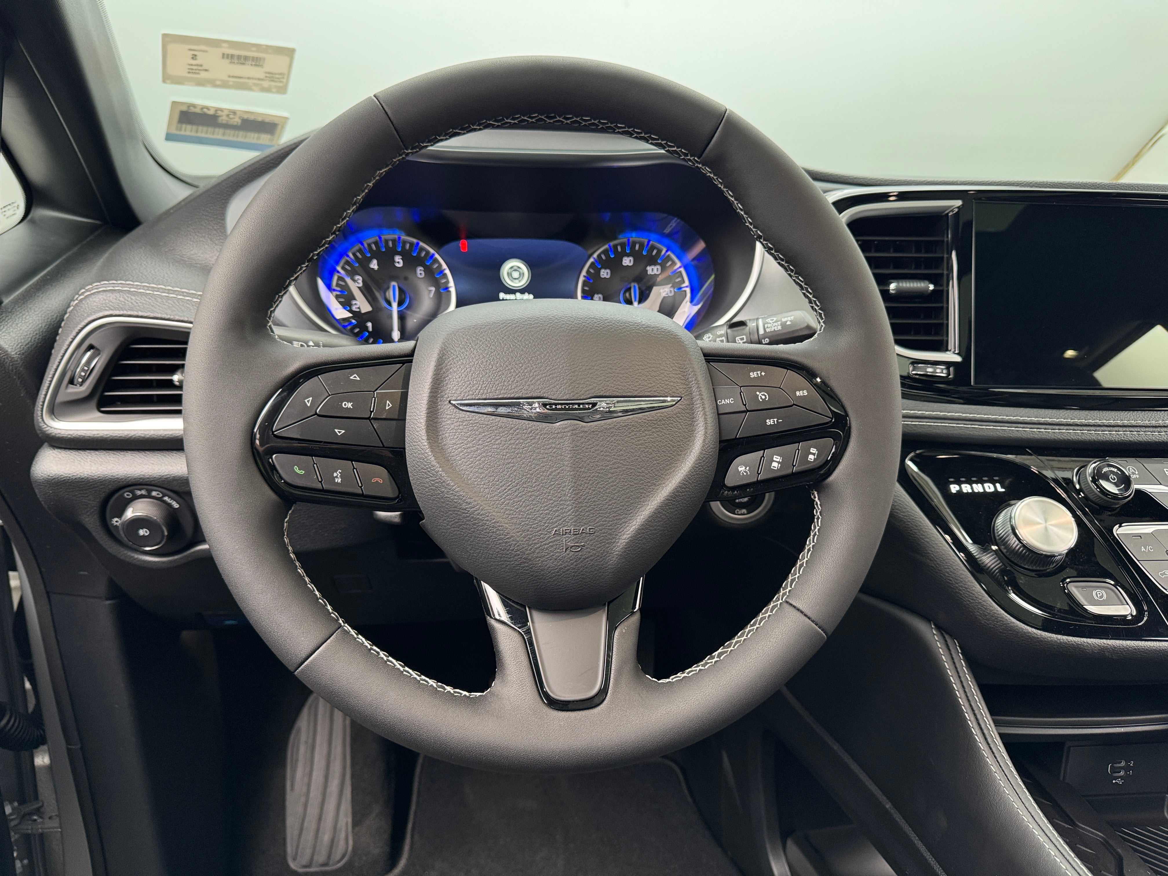 2026 Chrysler Pacifica Limited's photo