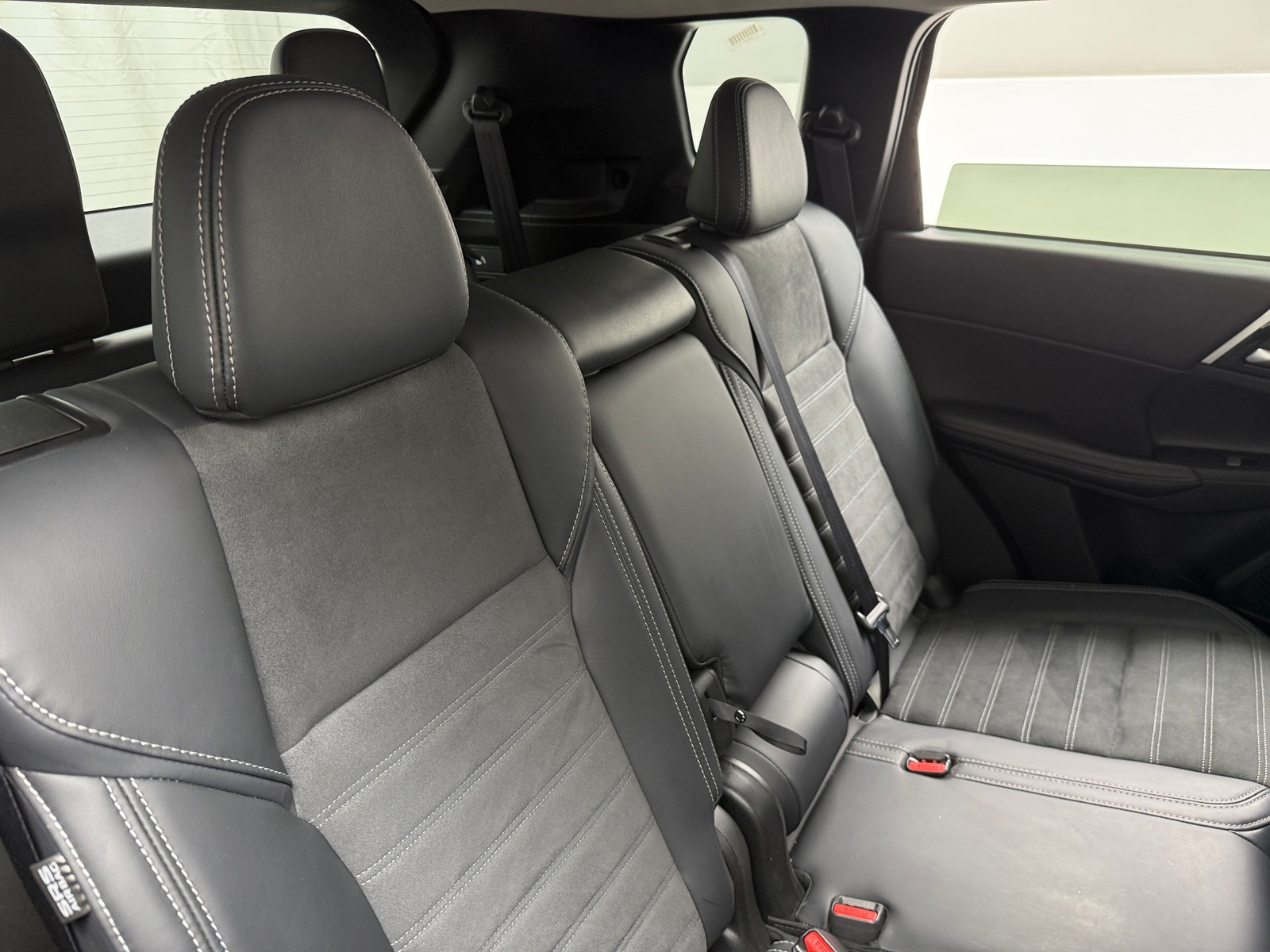 Thumbnail: 2024 Mitsubishi Outlander - 5