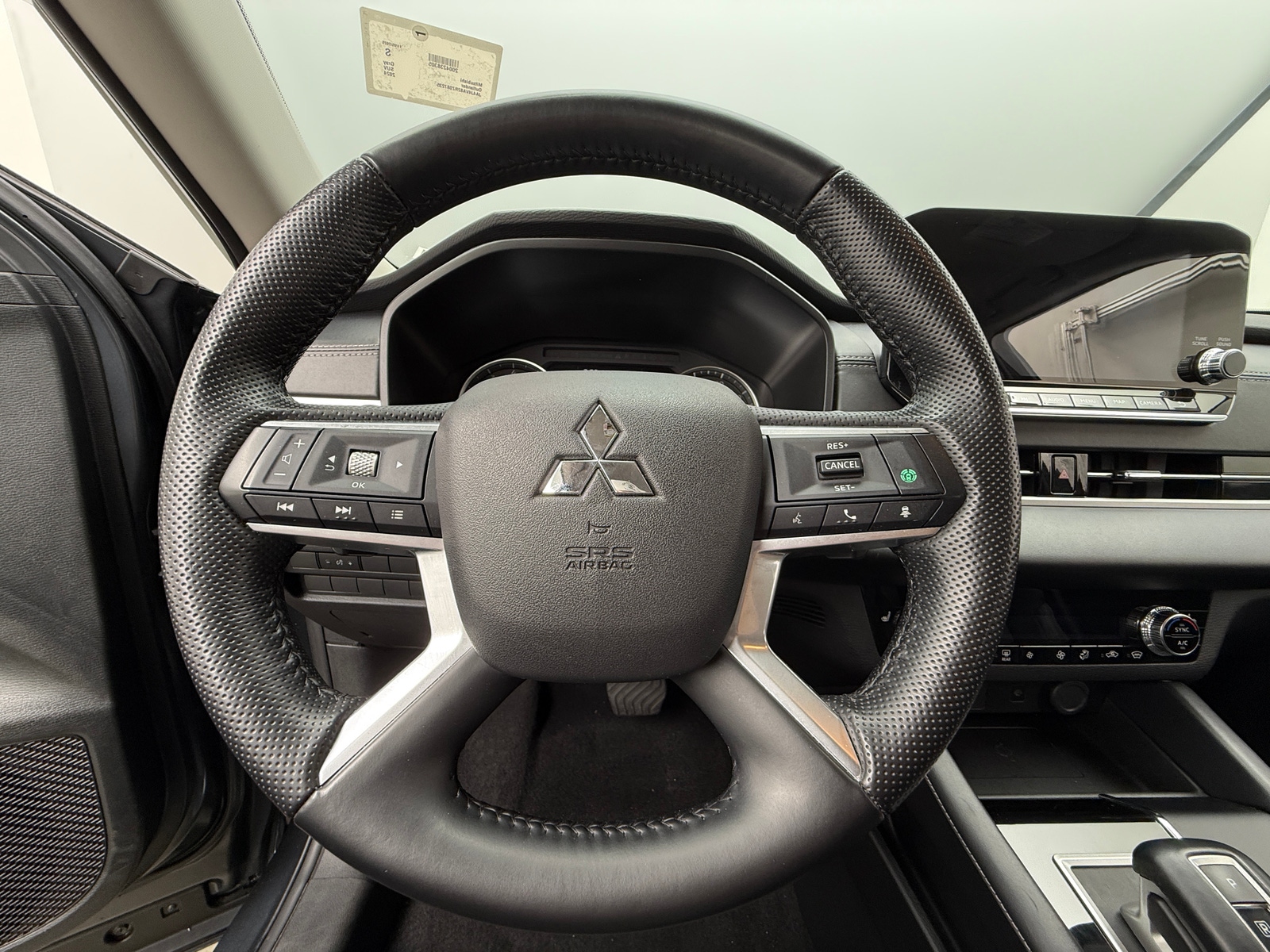 Thumbnail: 2024 Mitsubishi Outlander - 4