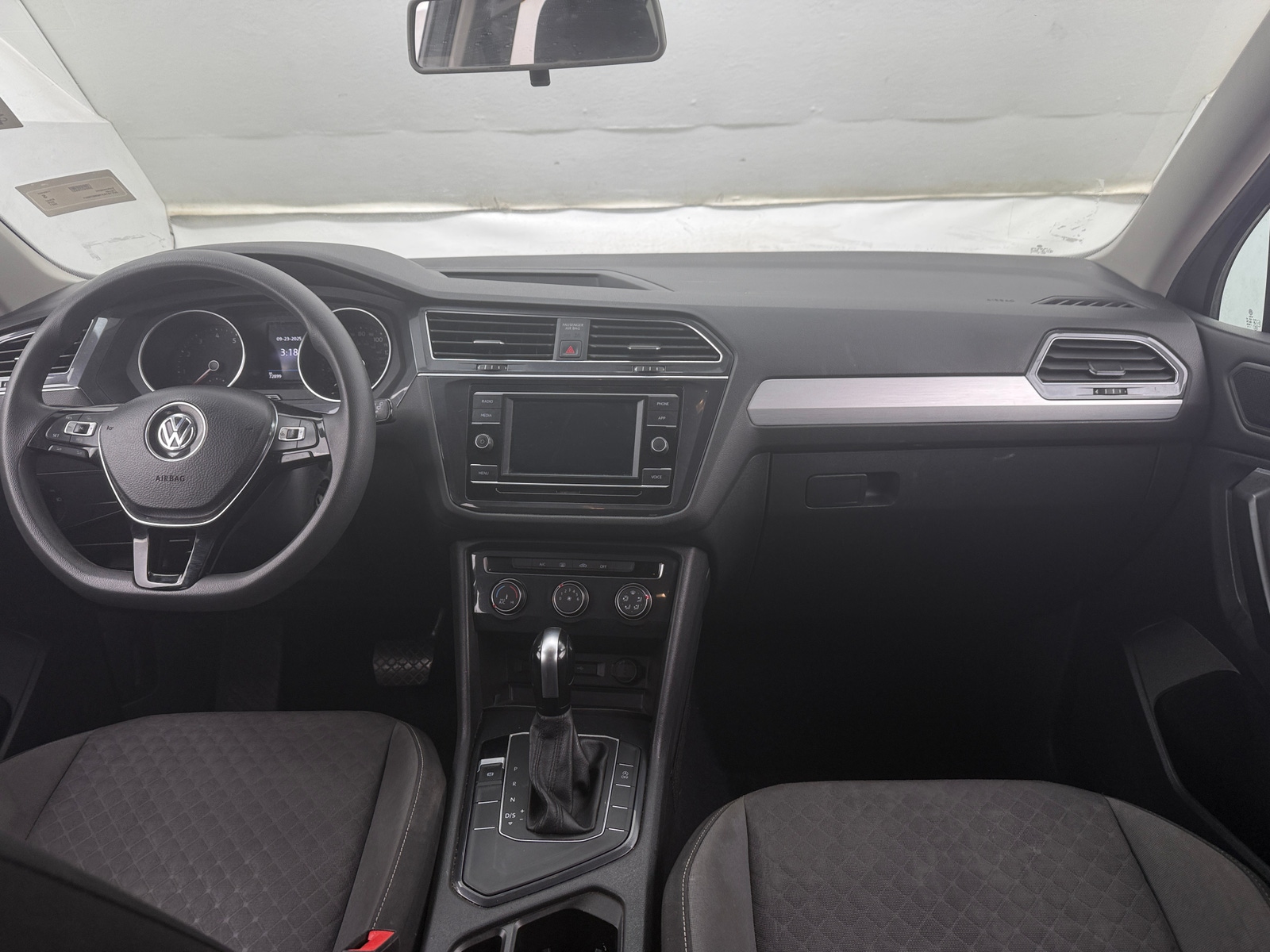 Thumbnail: 2021 Volkswagen Tiguan - 3