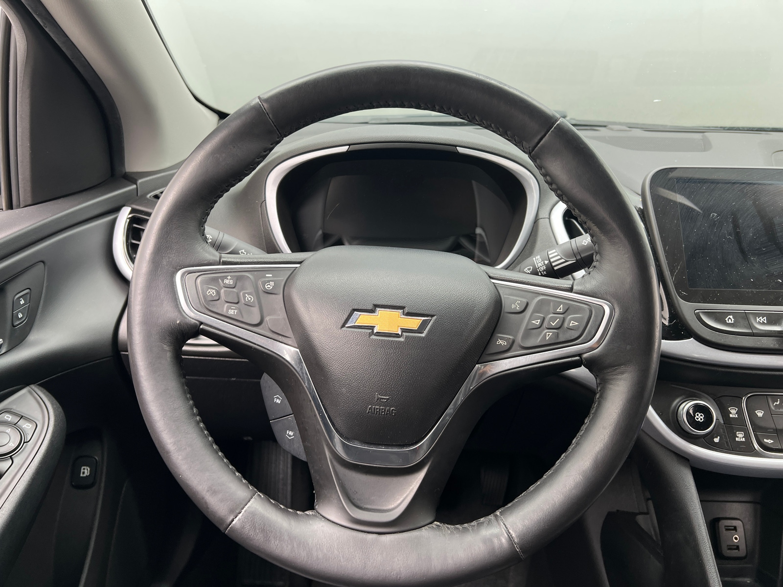 Thumbnail: 2017 Chevrolet Volt - 4