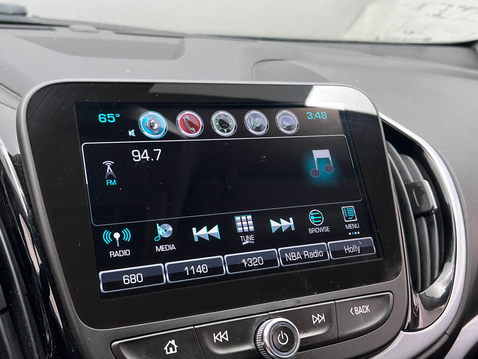 Thumbnail: 2017 Chevrolet Volt - 3