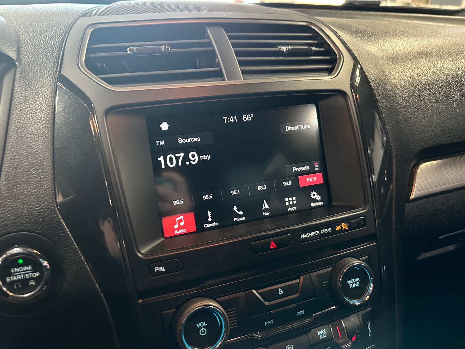 Thumbnail: 2018 Ford Explorer - 3