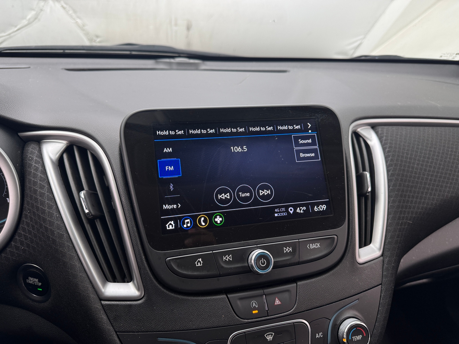 Thumbnail: 2024 Chevrolet Malibu - 4