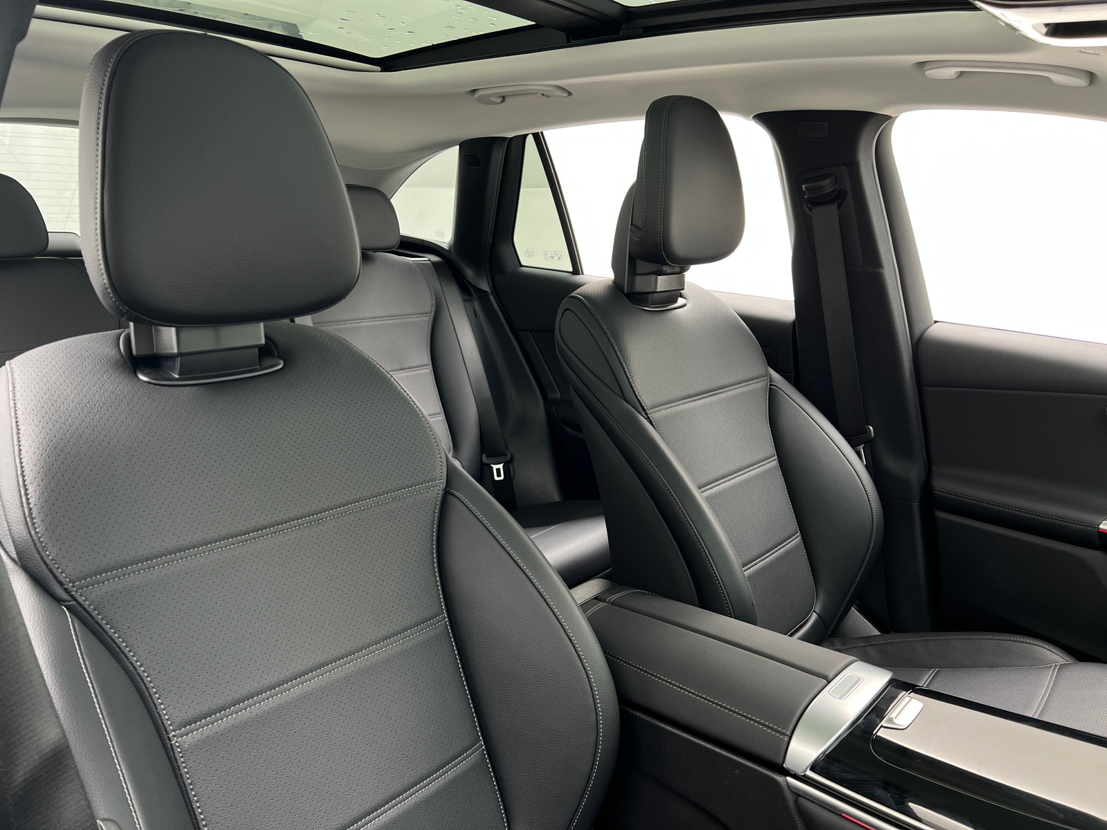 Thumbnail: 2025 Mercedes-Benz GLC - 2