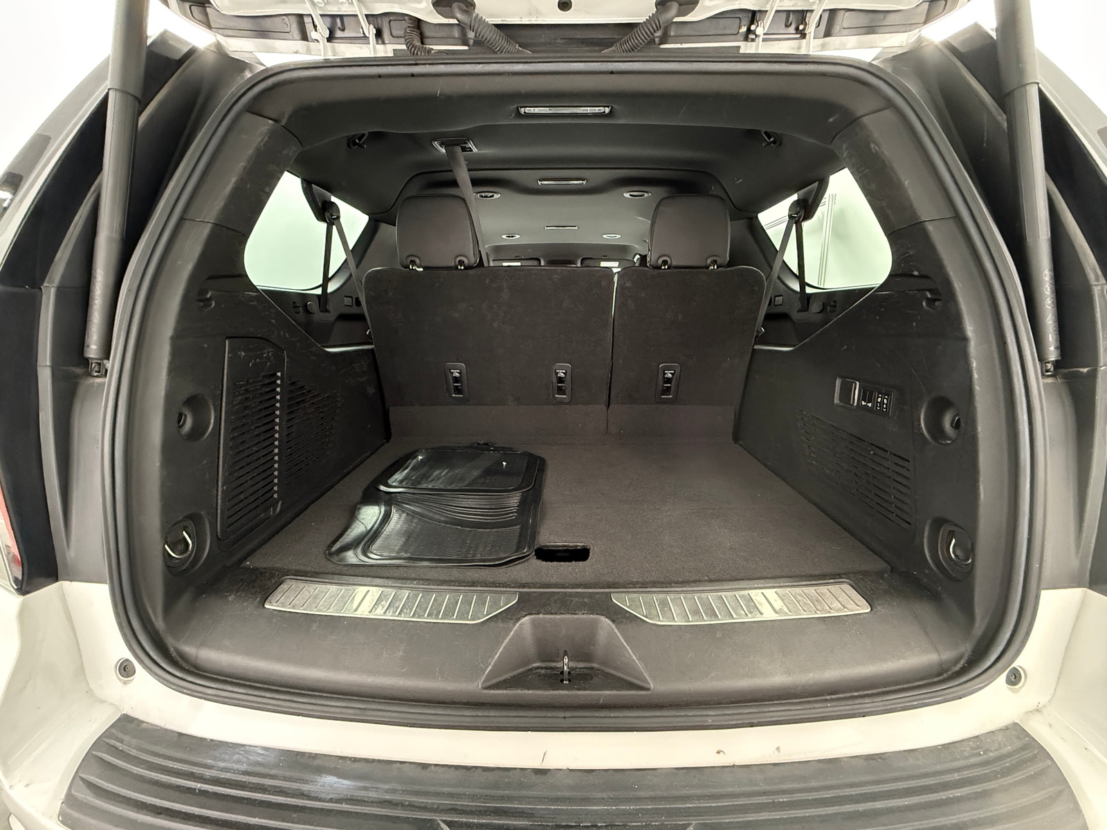 Thumbnail: 2023 Chevrolet Suburban - 6