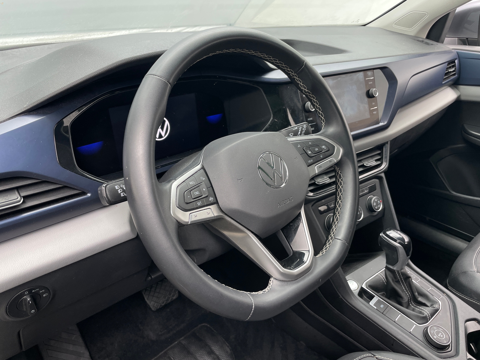 Thumbnail: 2022 Volkswagen Taos - 4